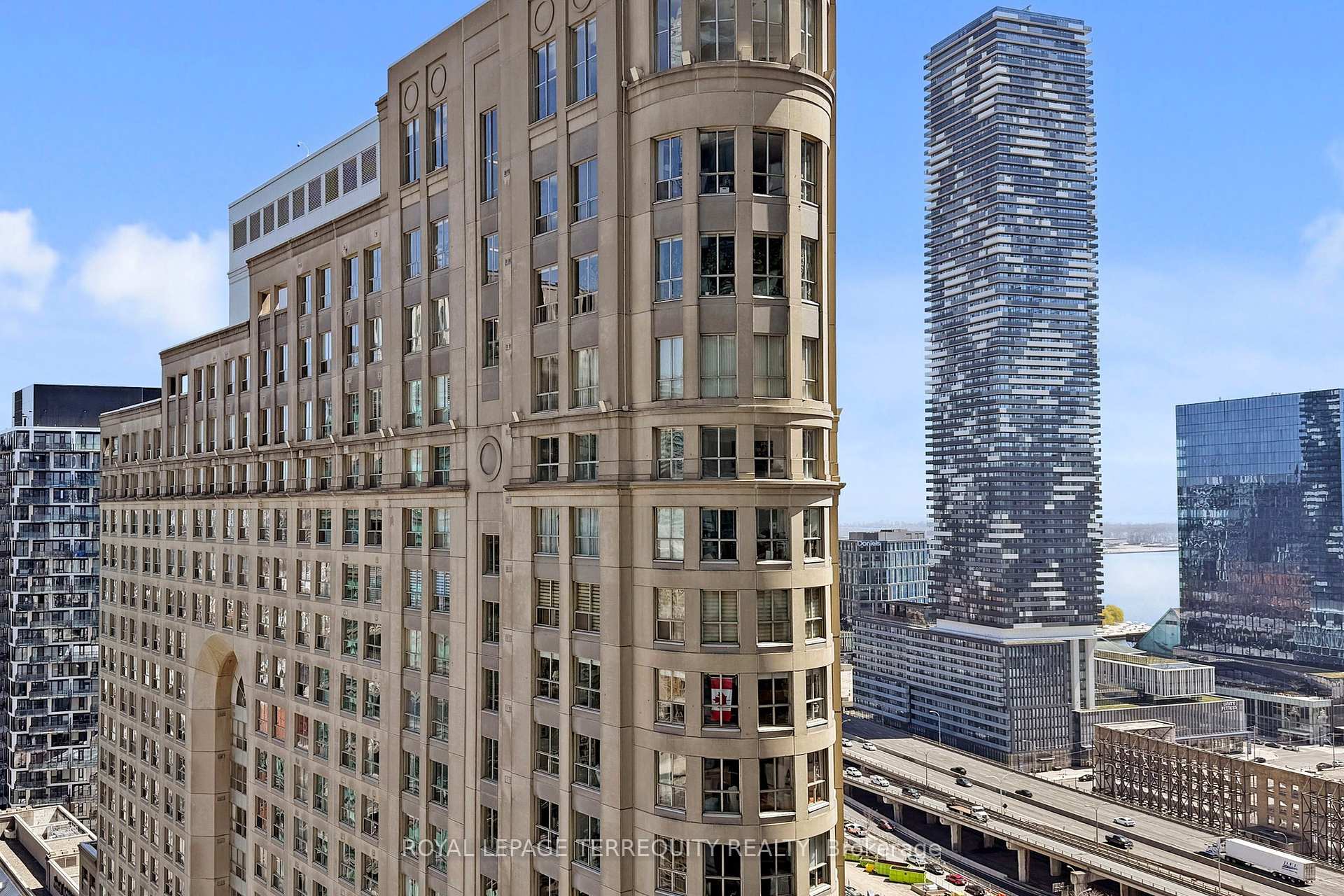 2 Bedrooms Condo at 8 The Esplanade, Toronto For sale
