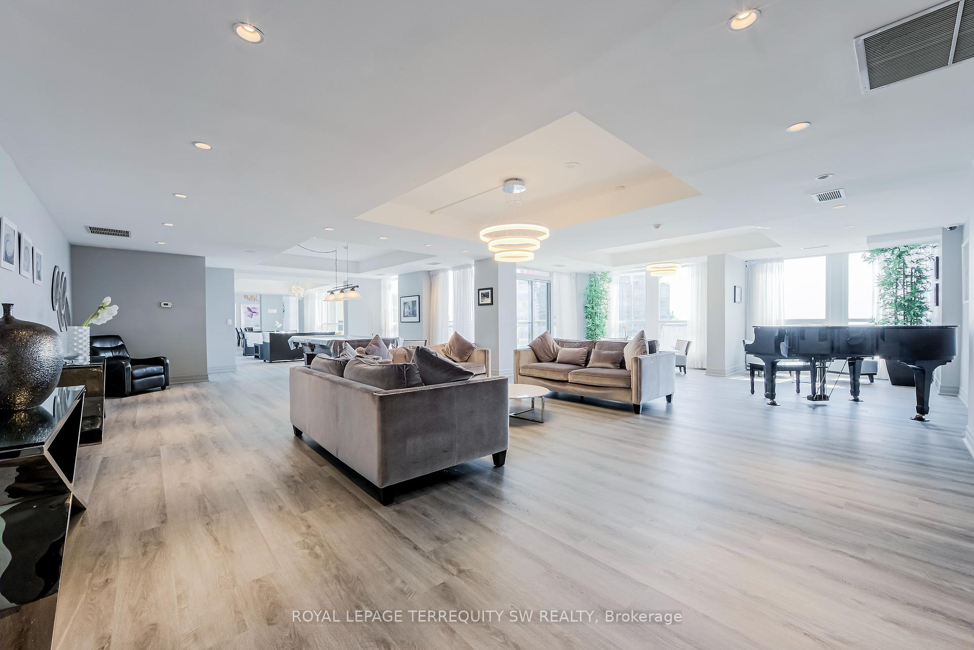 3 Bedrooms Condo at 628 Fleet, Toronto For sale