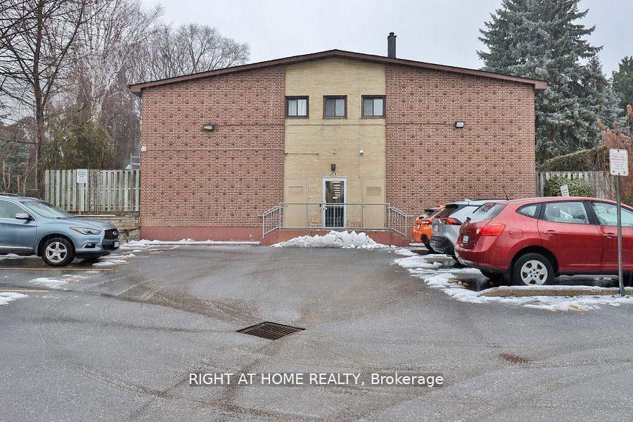 4 Bedrooms Condo at 50 Three Valleys, Toronto For sale