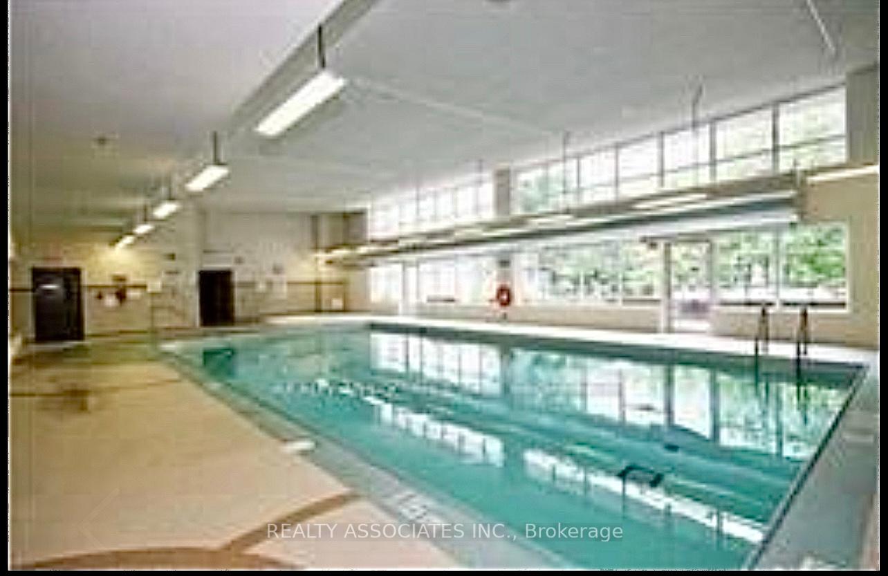 2 Bedrooms Condo at 25 Town Centre, Toronto For sale