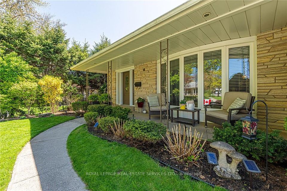 296 Glen Afton Drive, Burlington, ON L7L 1H1