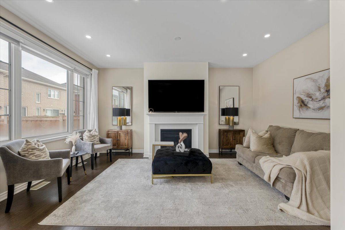 668 Kennedy Circle W