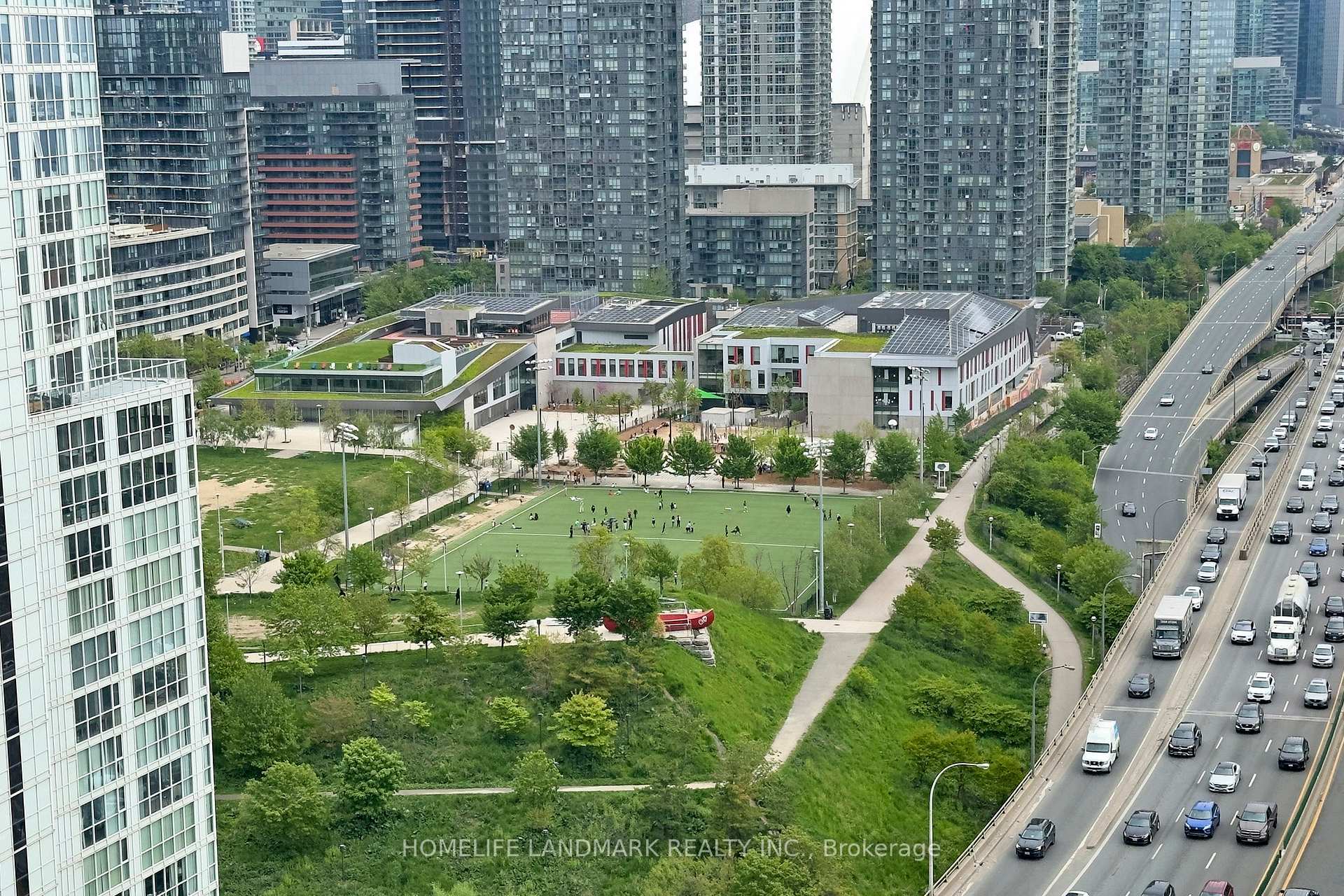 2 Bedrooms Condo at 17 Bathurst, Toronto For sale