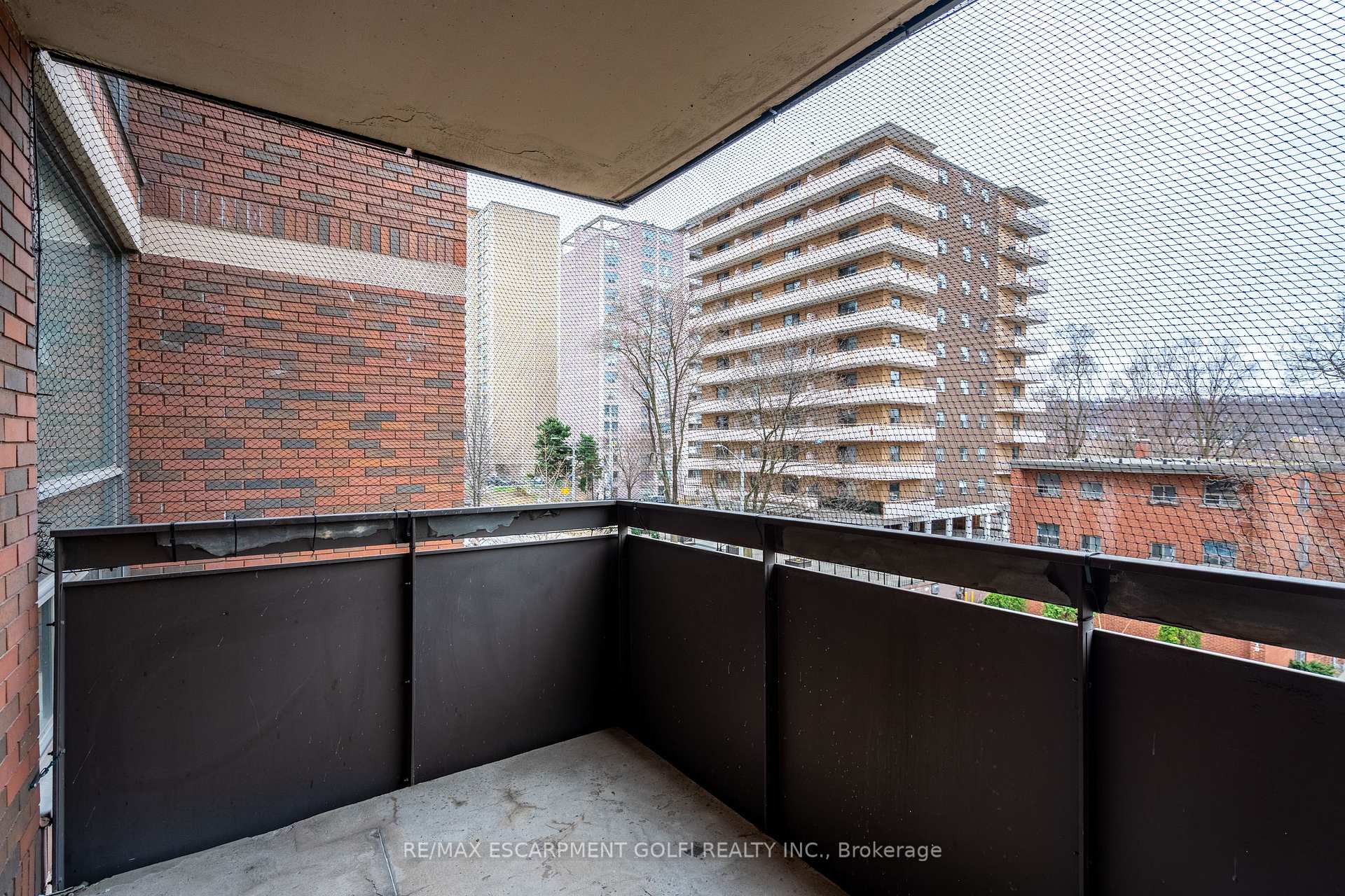 2 Bedrooms Condo at 222 Jackson,  Hamilton For sale