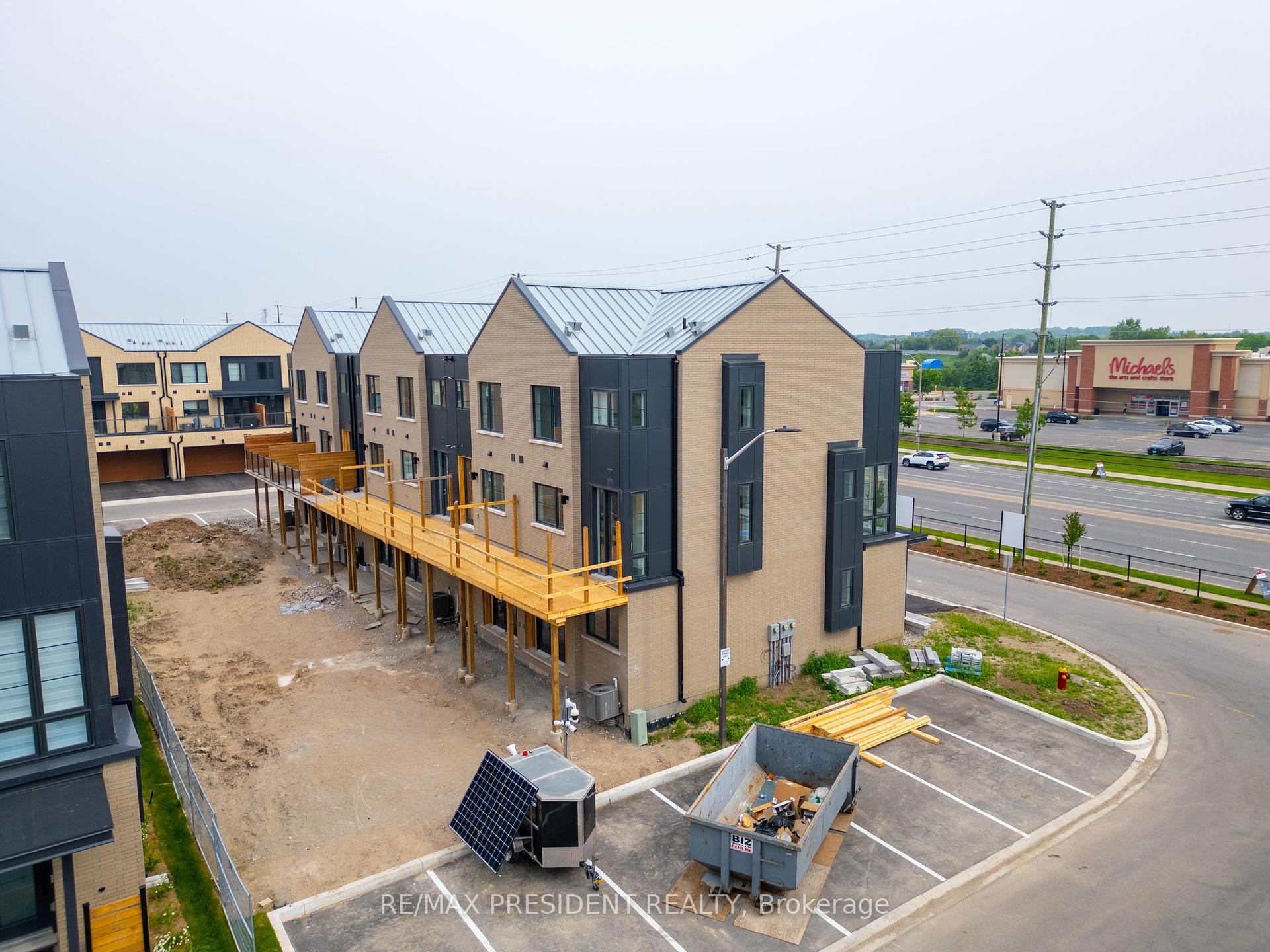 3 Bedrooms Condo at 2273 Turnberry, Burlington For sale