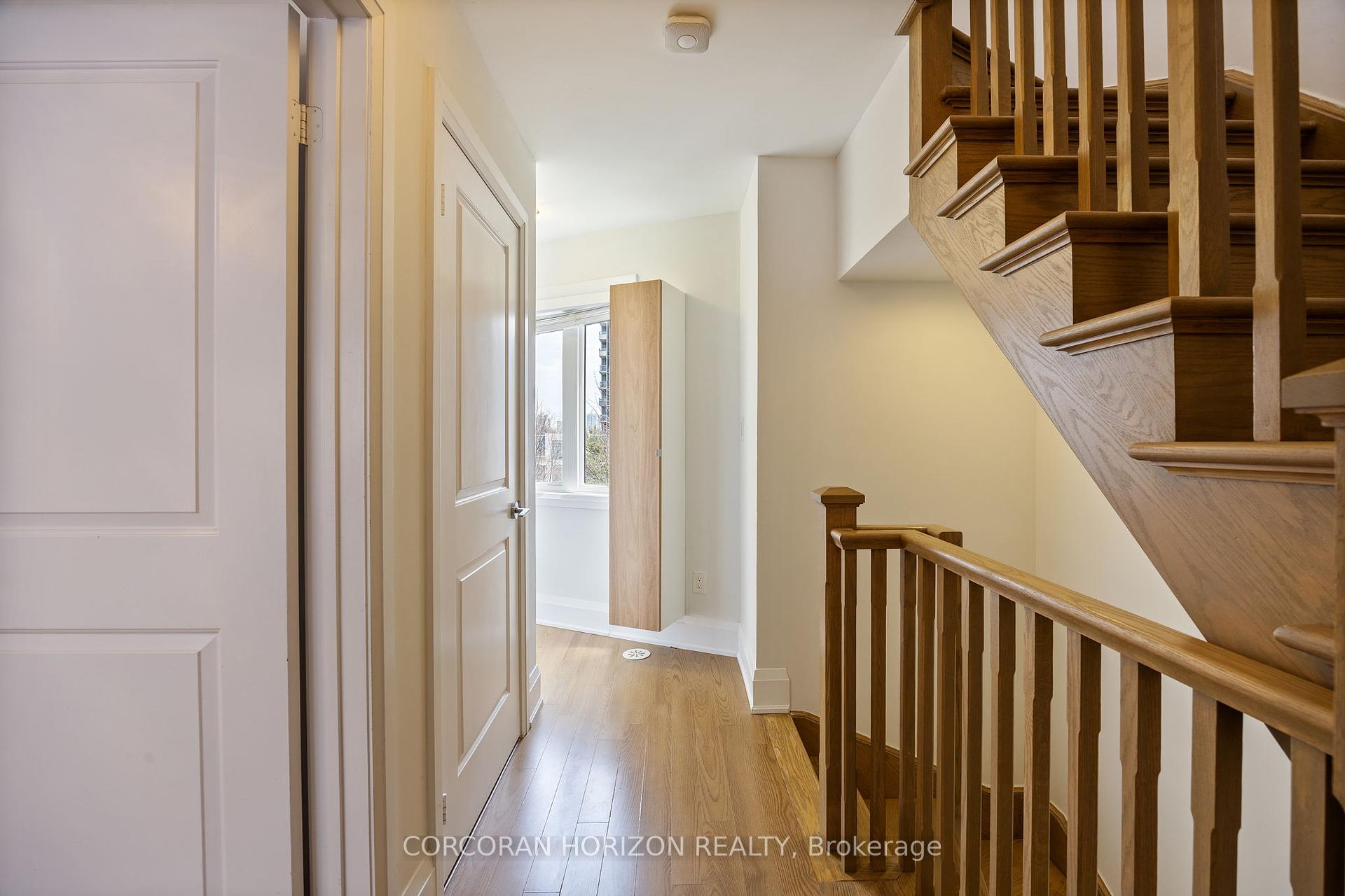 4 Bedrooms Condo at 9 Oakburn, Toronto For sale