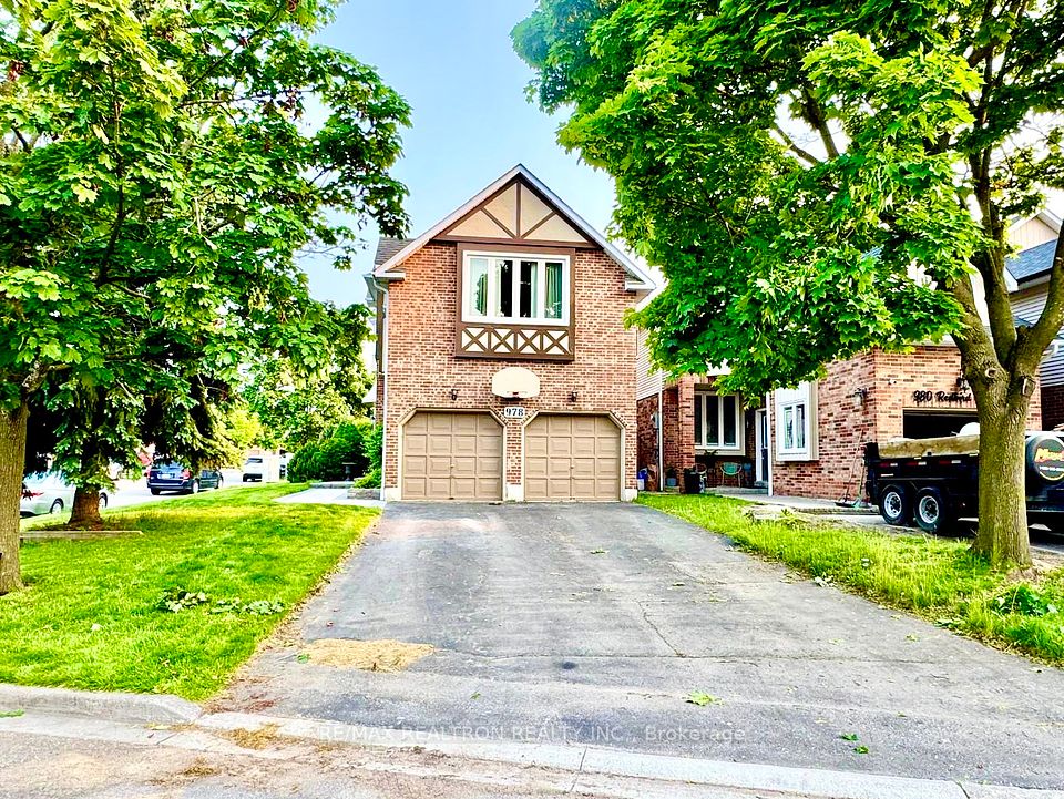 978 Redbird Crescent, Pickering, ON L1V 5K7