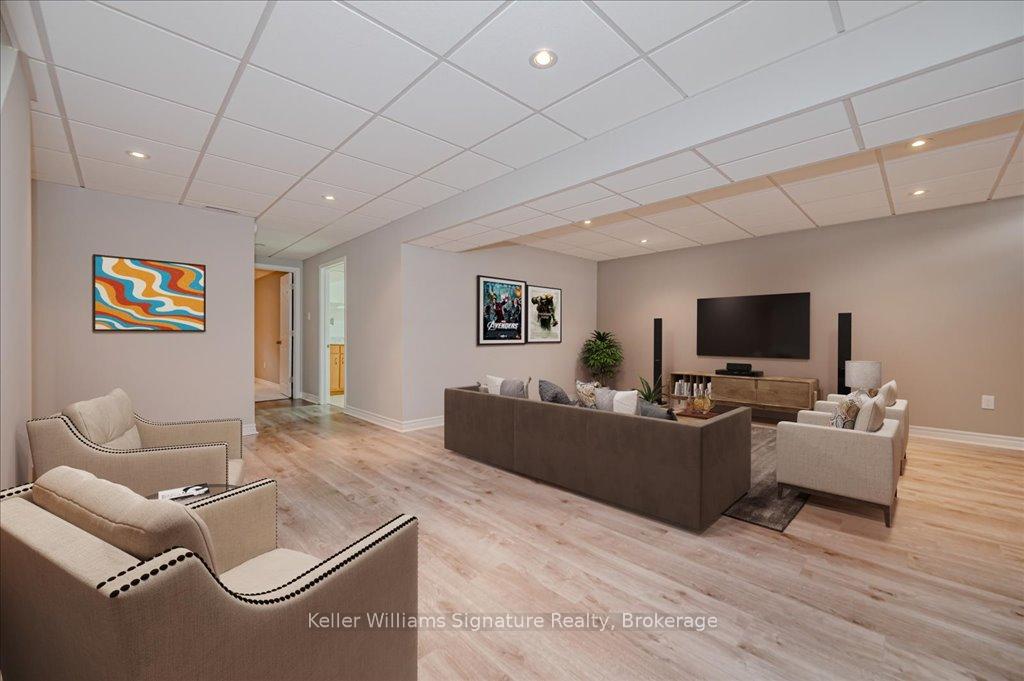 3 Bedrooms Condo at 2055 Walkers,  Burlington For sale