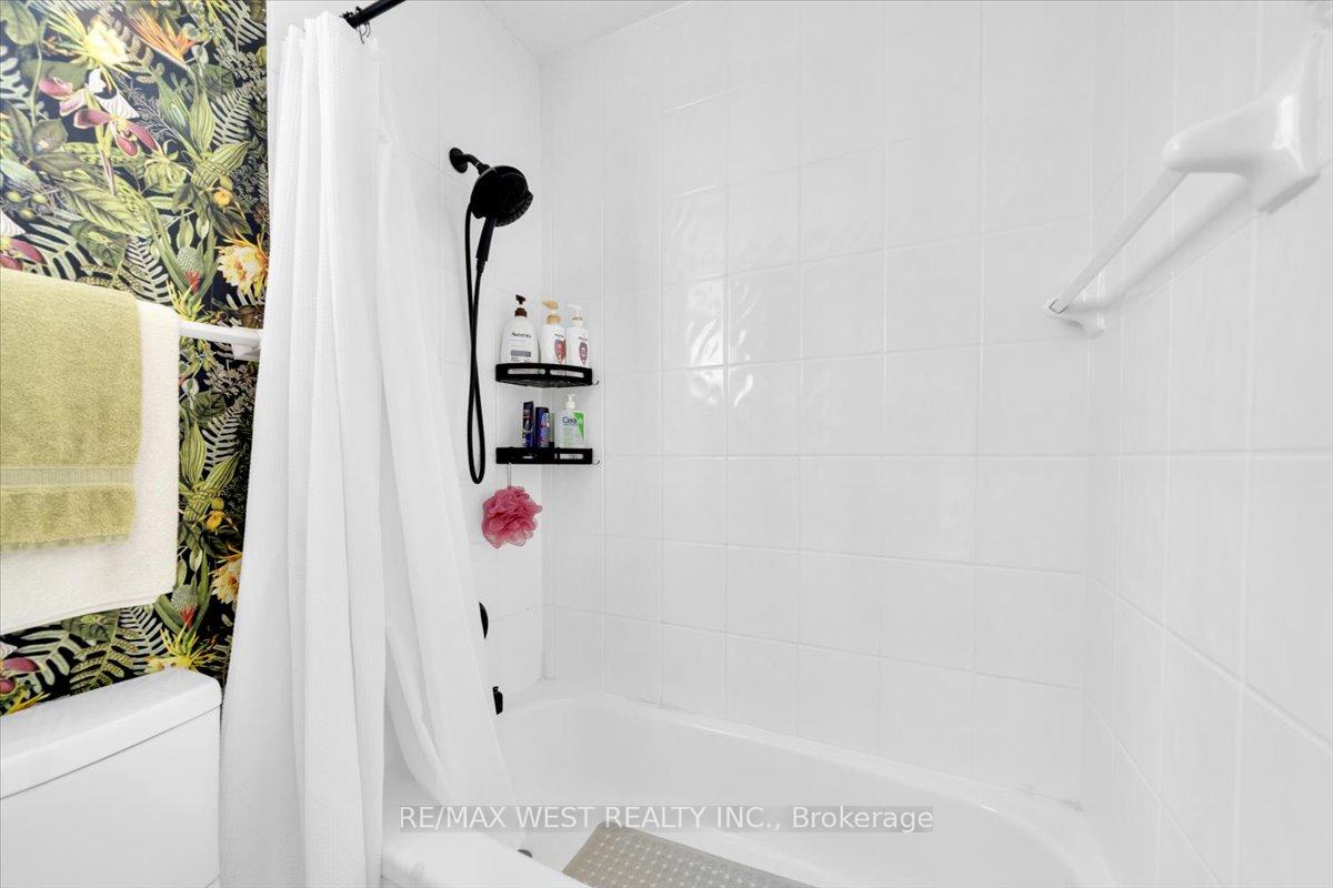 3 Bedrooms Condo at 35 Ormskirk, Toronto For sale