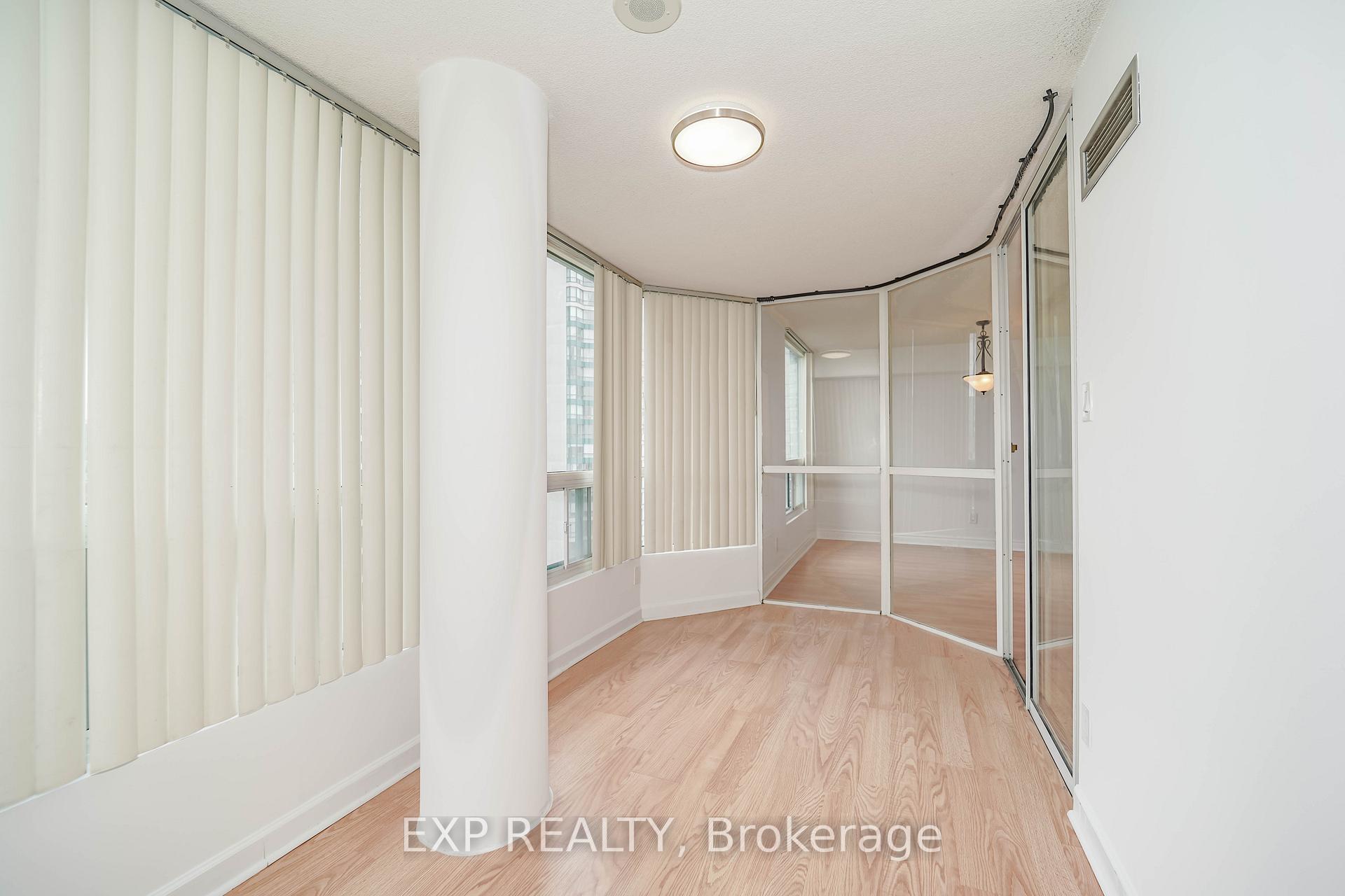 3 Bedrooms Condo at 4450 Tucana,  Mississauga For sale