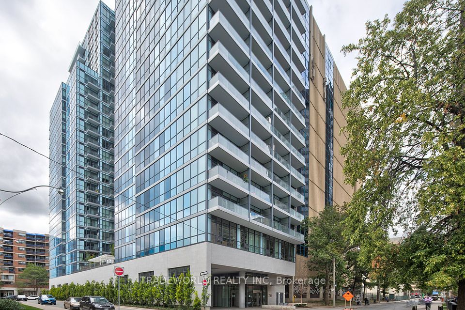 210 Simcoe