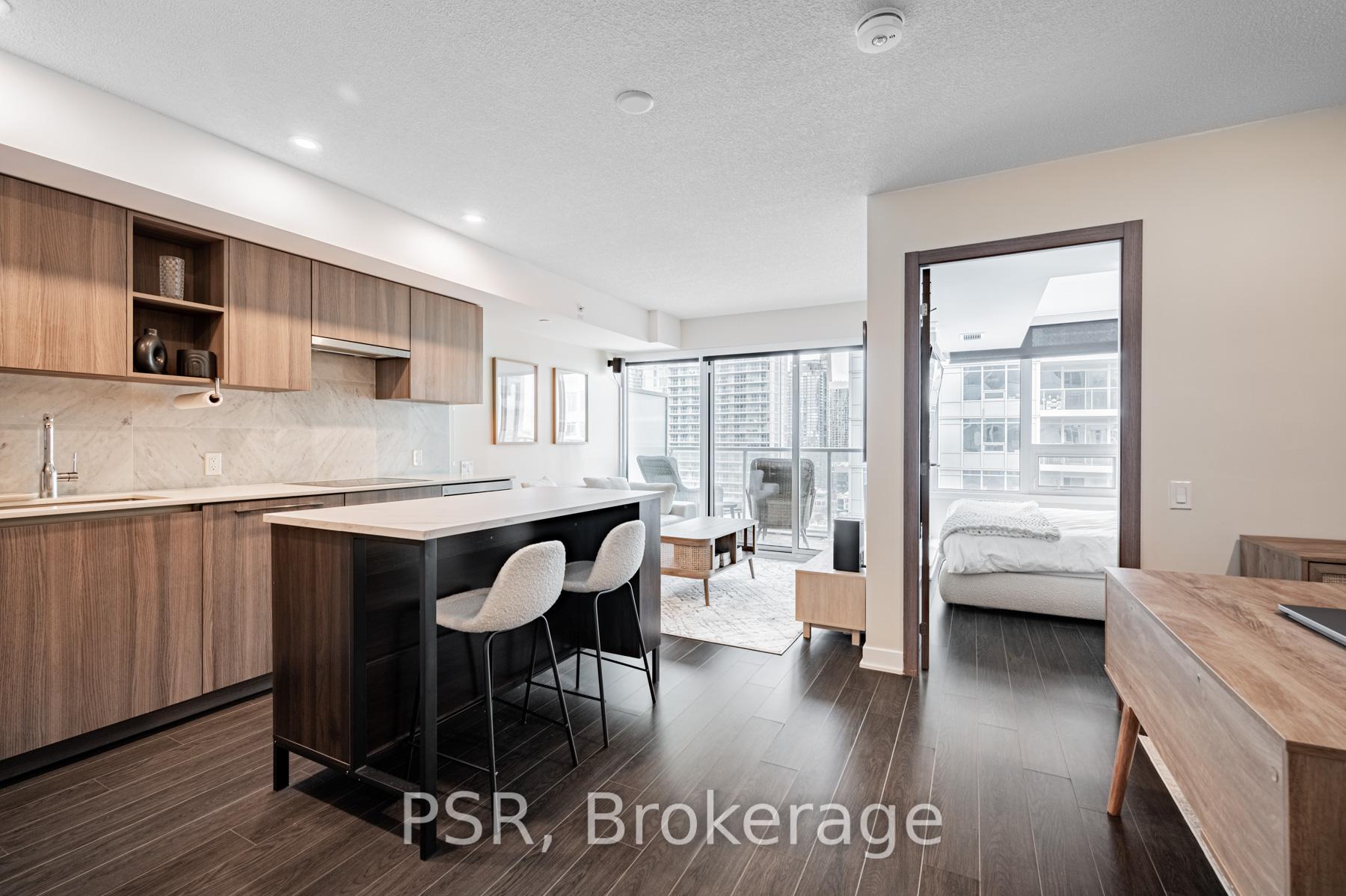 2 Bedrooms Condo at 19 Bathurst, Toronto For sale