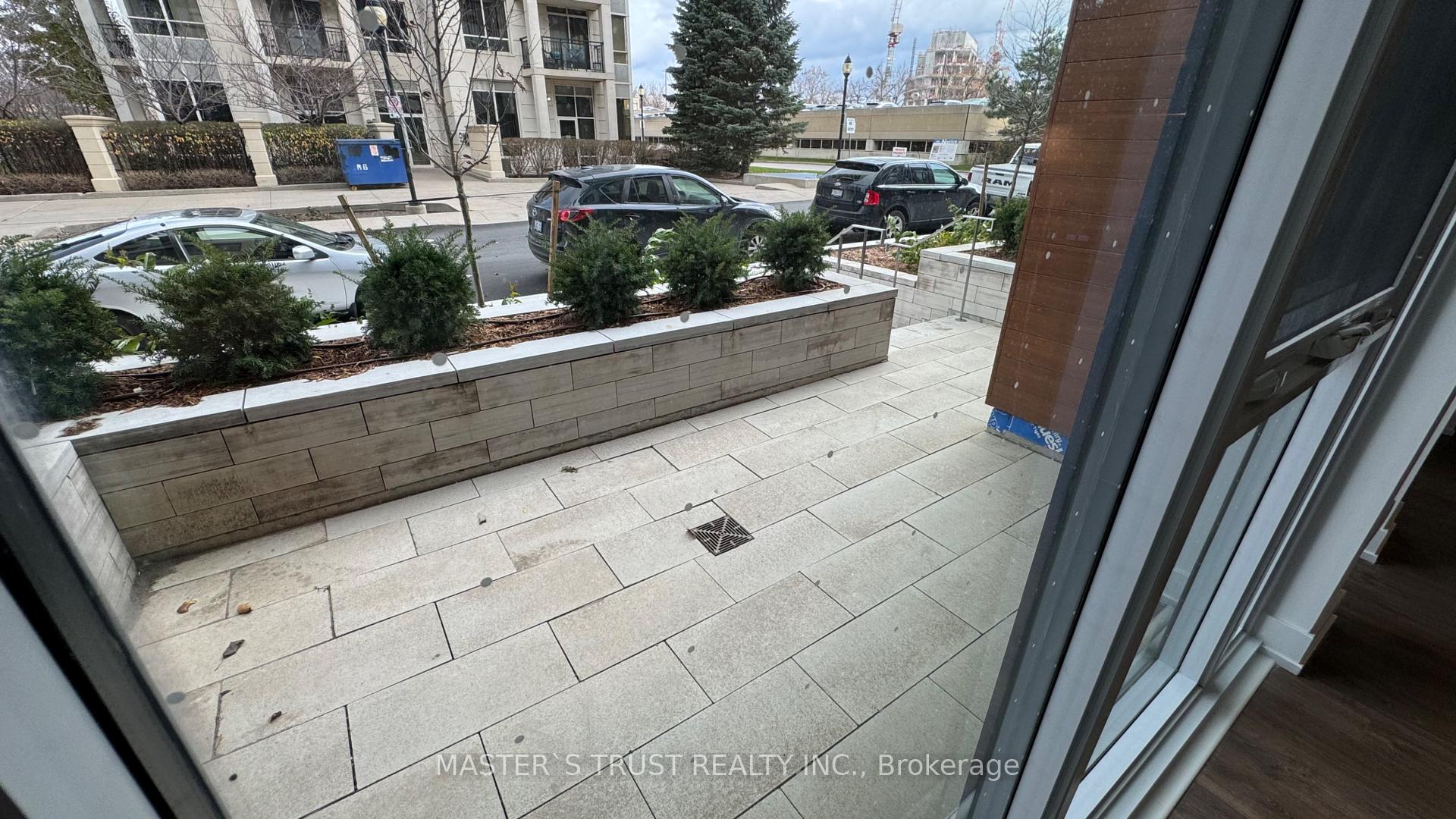 2 Bedrooms Condo at 30 IN ON THE PARK, Toronto For sale
