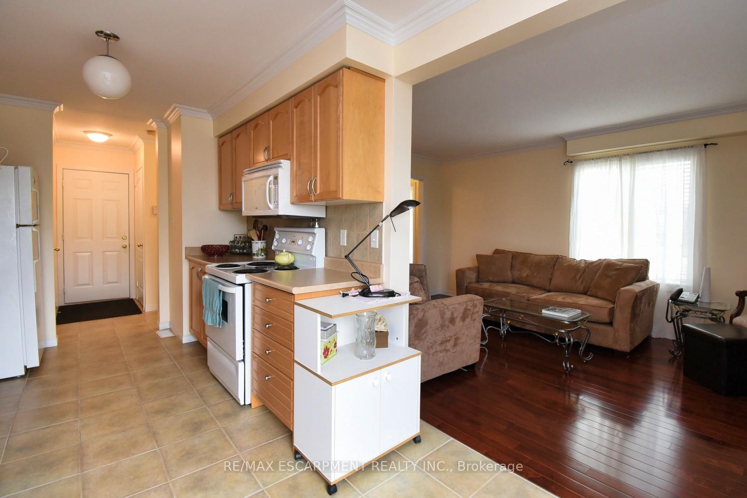 3 Bedrooms Condo at 7 Southside, Hamilton For sale