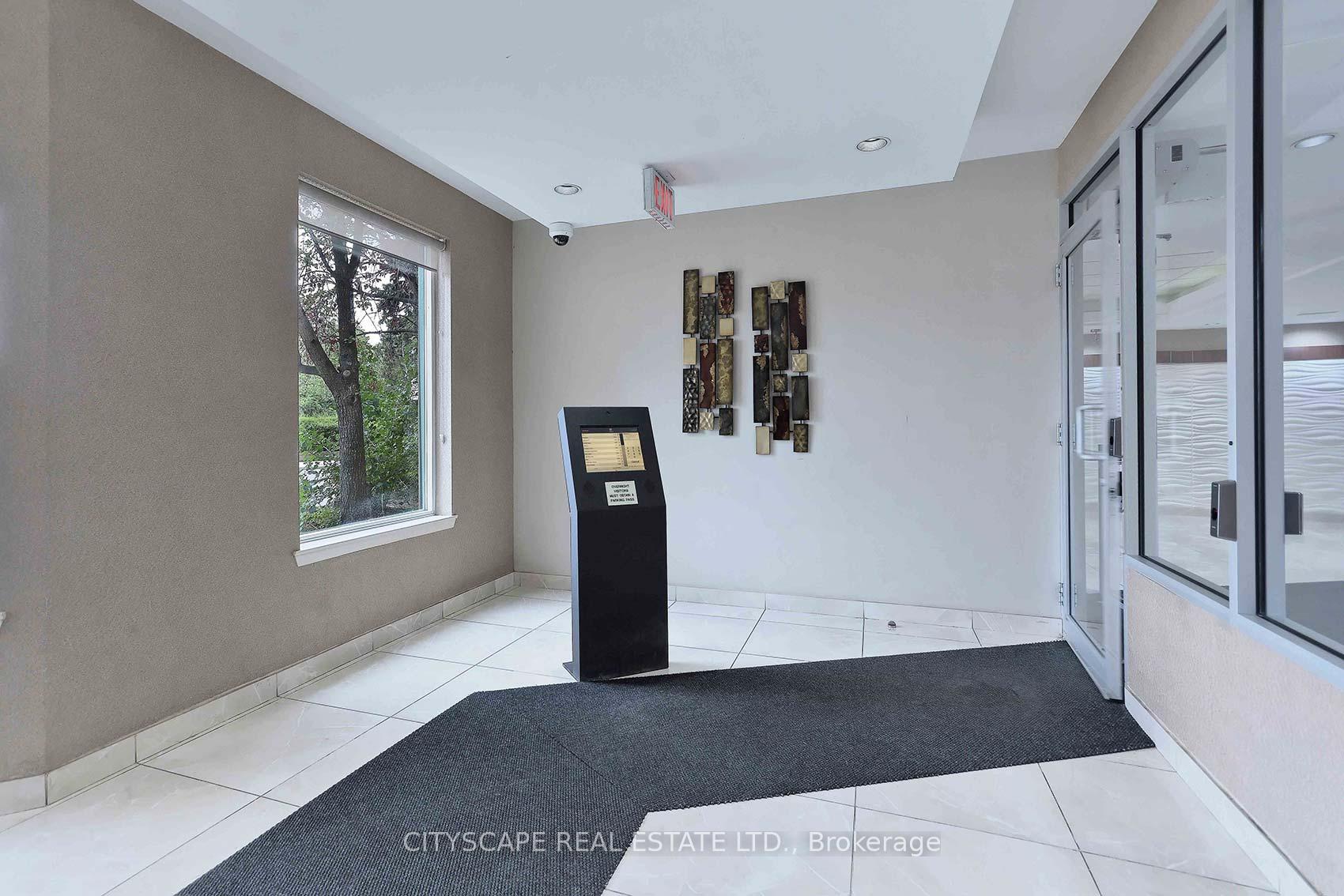 3 Bedrooms Condo at 135 Hillcrest, Mississauga For sale