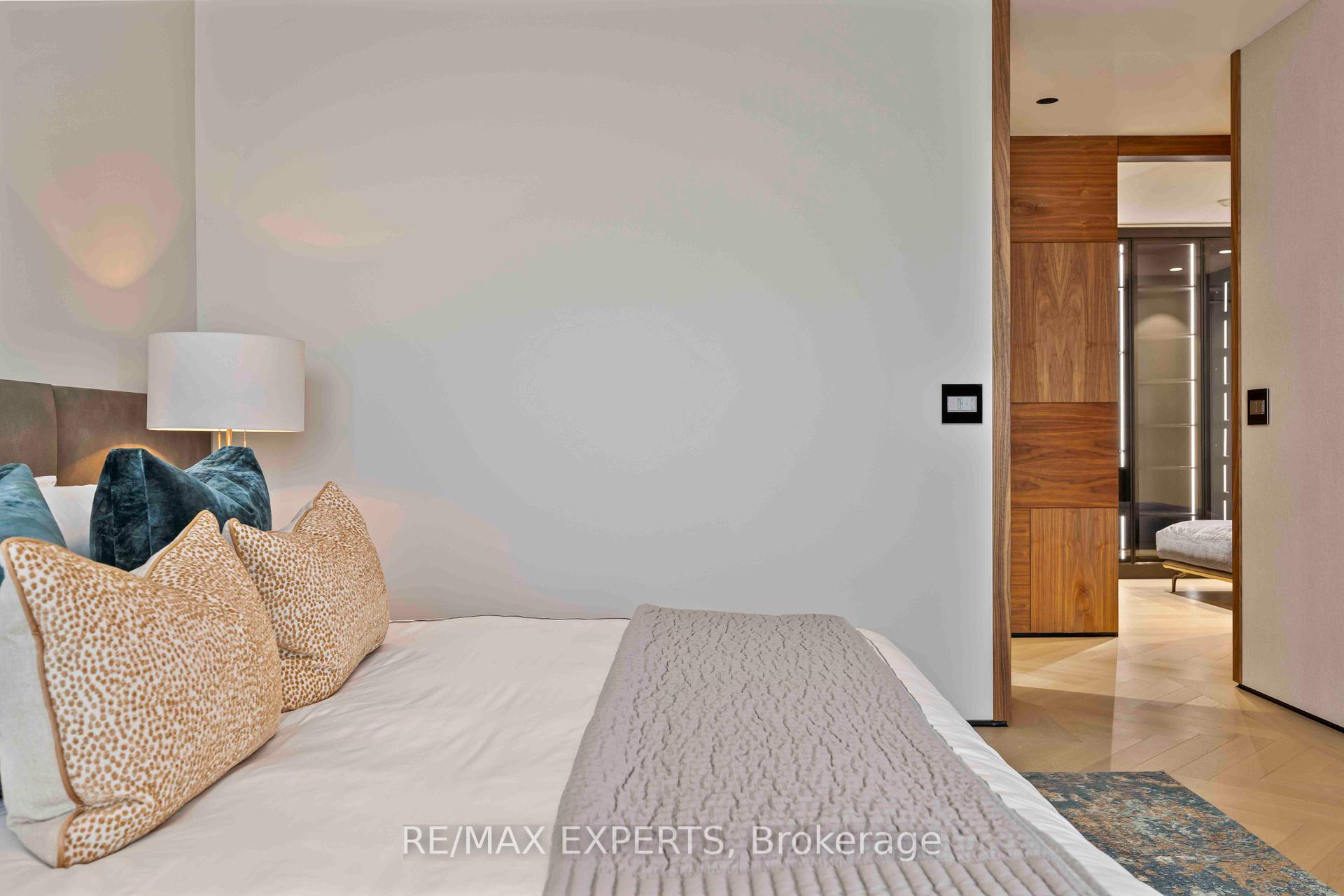 4 Bedrooms Condo at 1700 Avenue, Toronto For sale