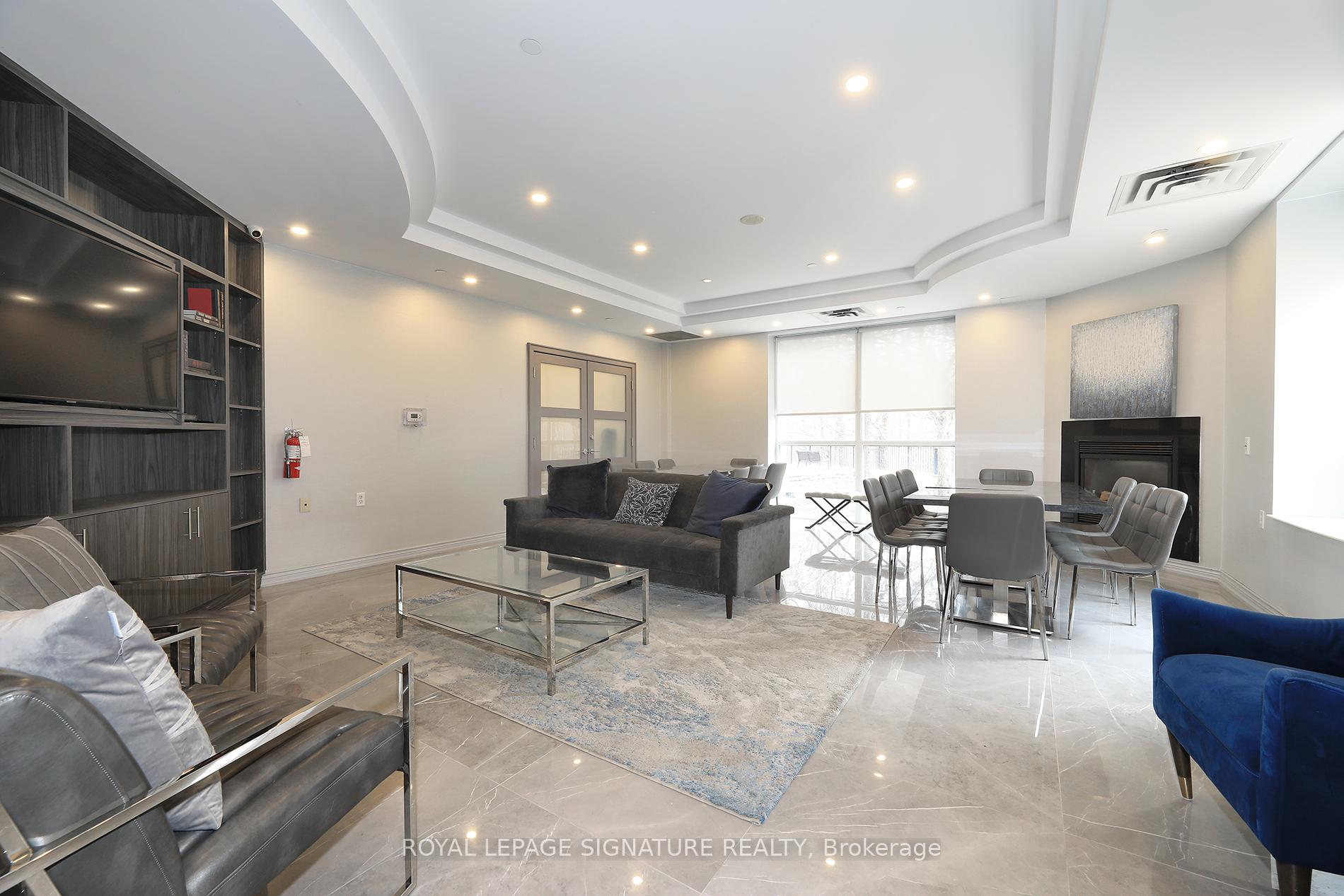 2 Bedrooms Condo at 200 Burnhamthorpe, Mississauga For sale