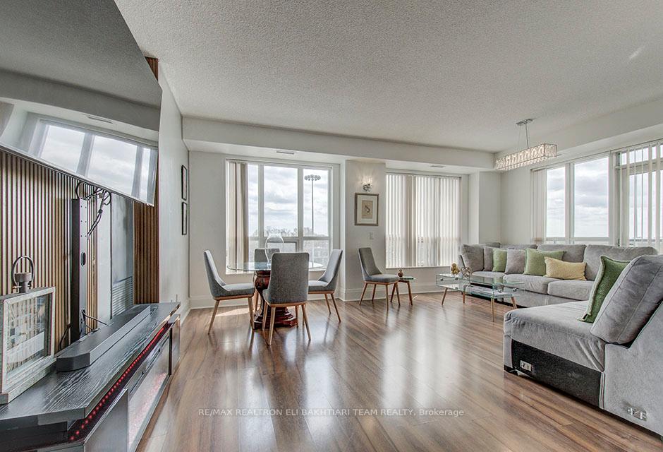 2 Bedrooms Condo at 100 Harrison Garden,  Toronto For sale