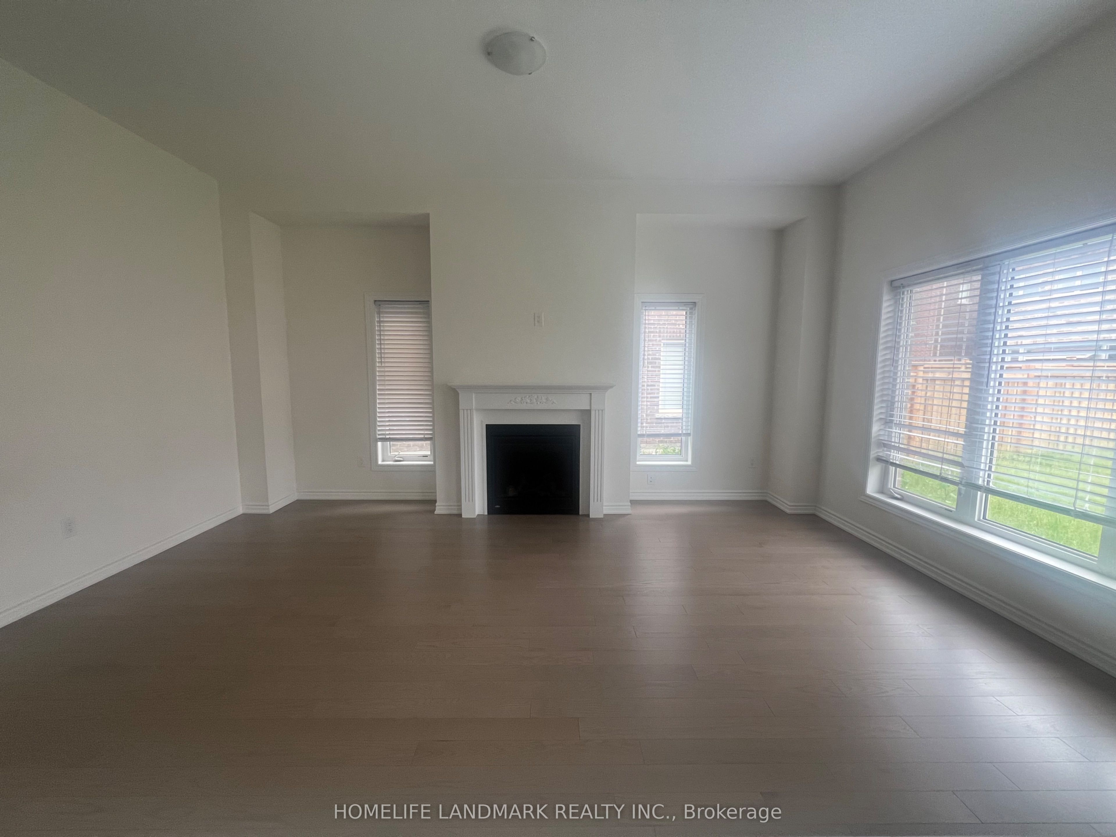 16 Kenneth Ross Crescent