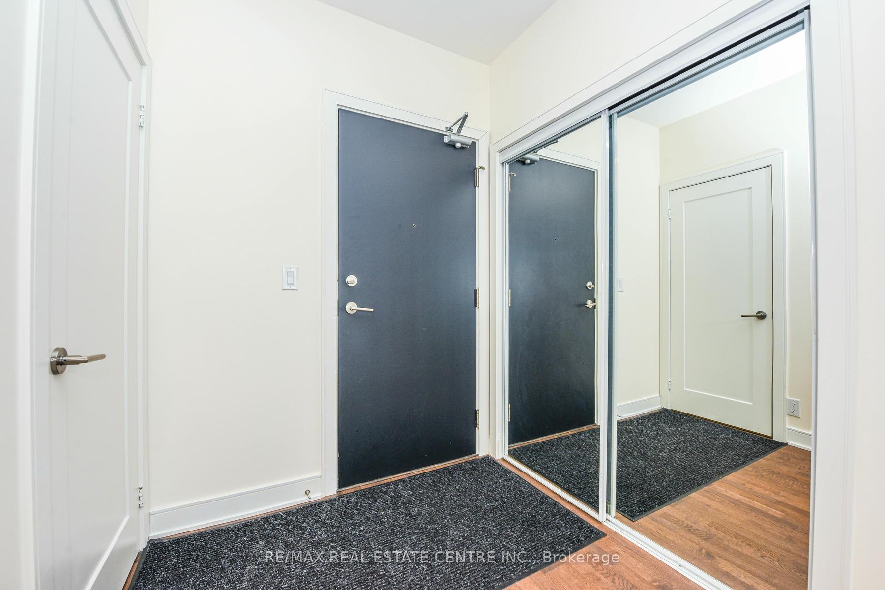 2 Bedrooms Condo at 1575 Lakeshore,  Mississauga For sale