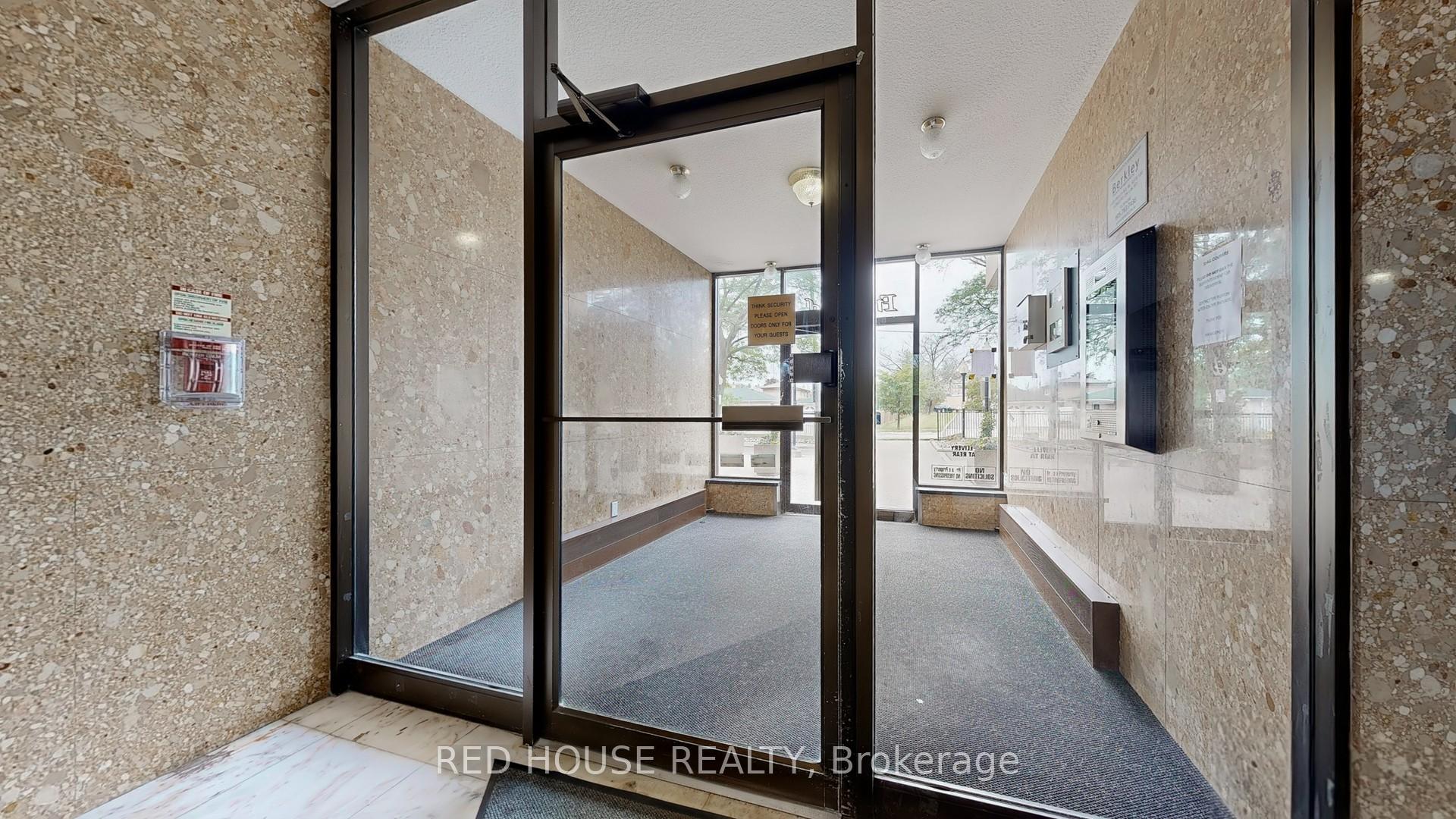 2 Bedrooms Condo at 5 Frith, Toronto For sale