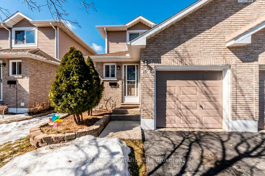 3 Bedrooms Condo at 610 Barton,  Hamilton For sale