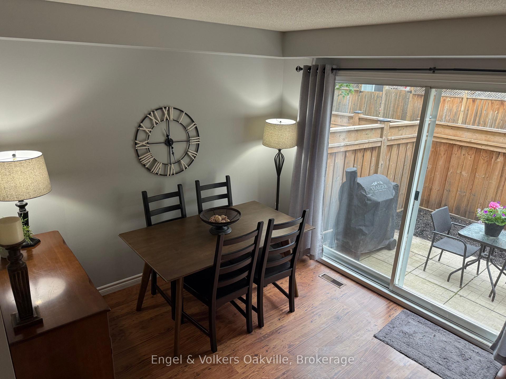 3 Bedrooms Condo at 2015 Cleaver, Burlington For sale
