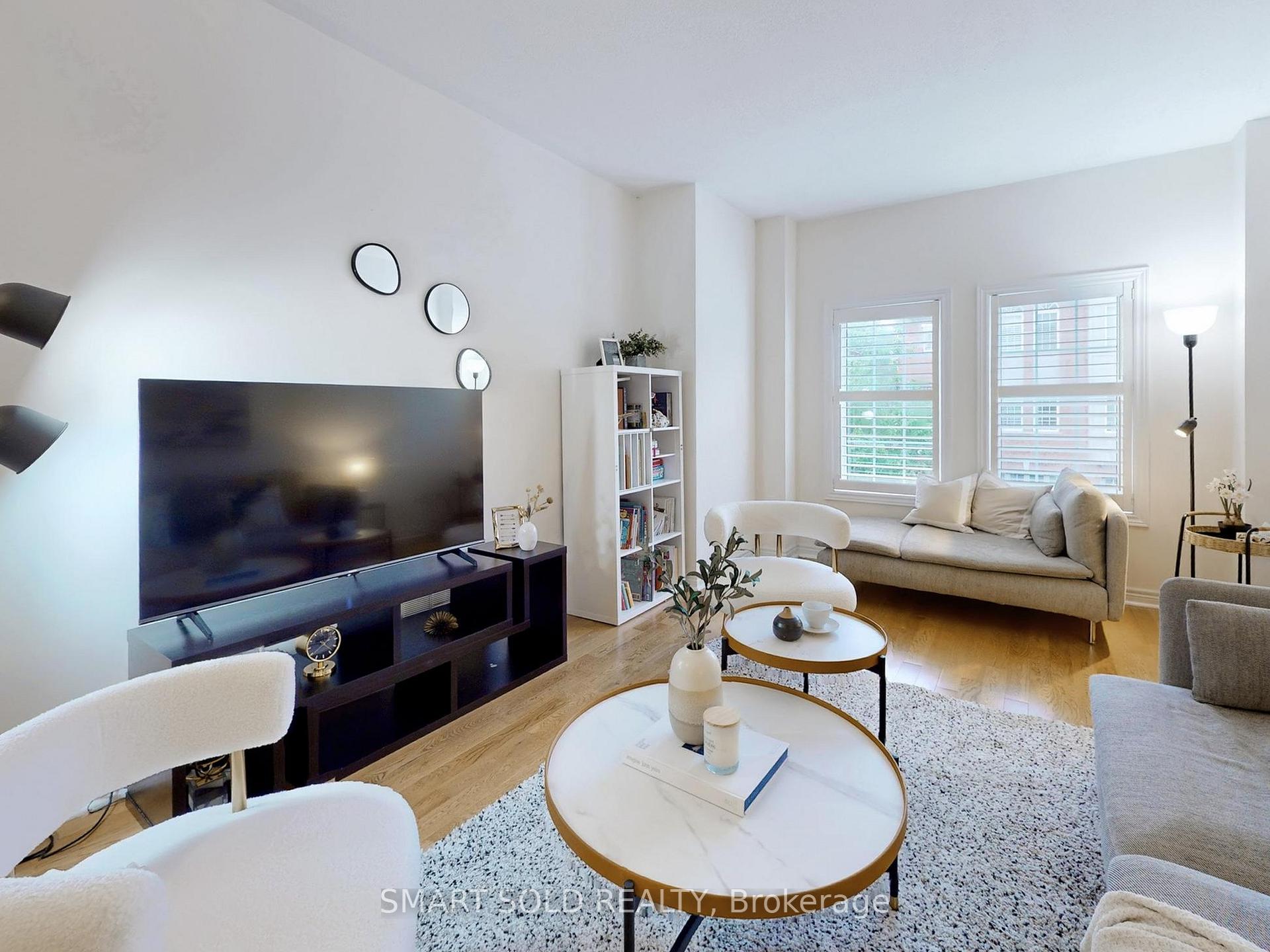 4 Bedrooms Condo at 230 Paisley, Mississauga For sale