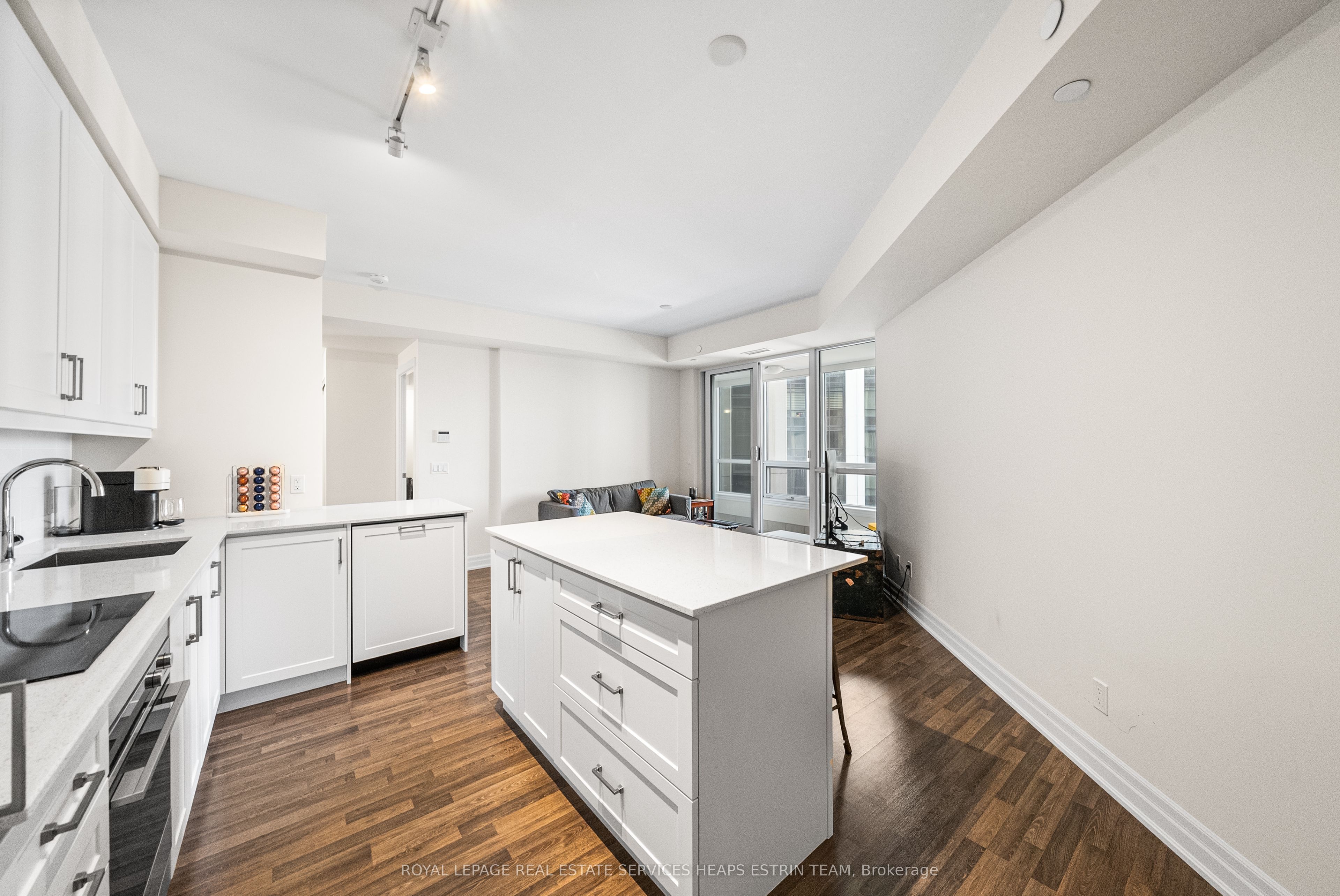 9075 Jane Street, #518