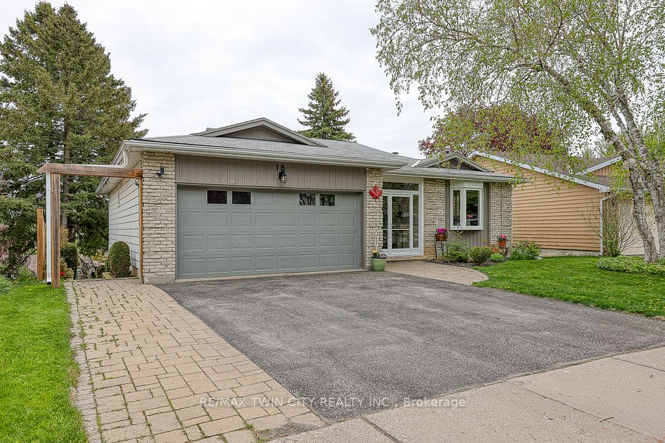 18 Charnwood Court, Kitchener, ON N2N 1L3