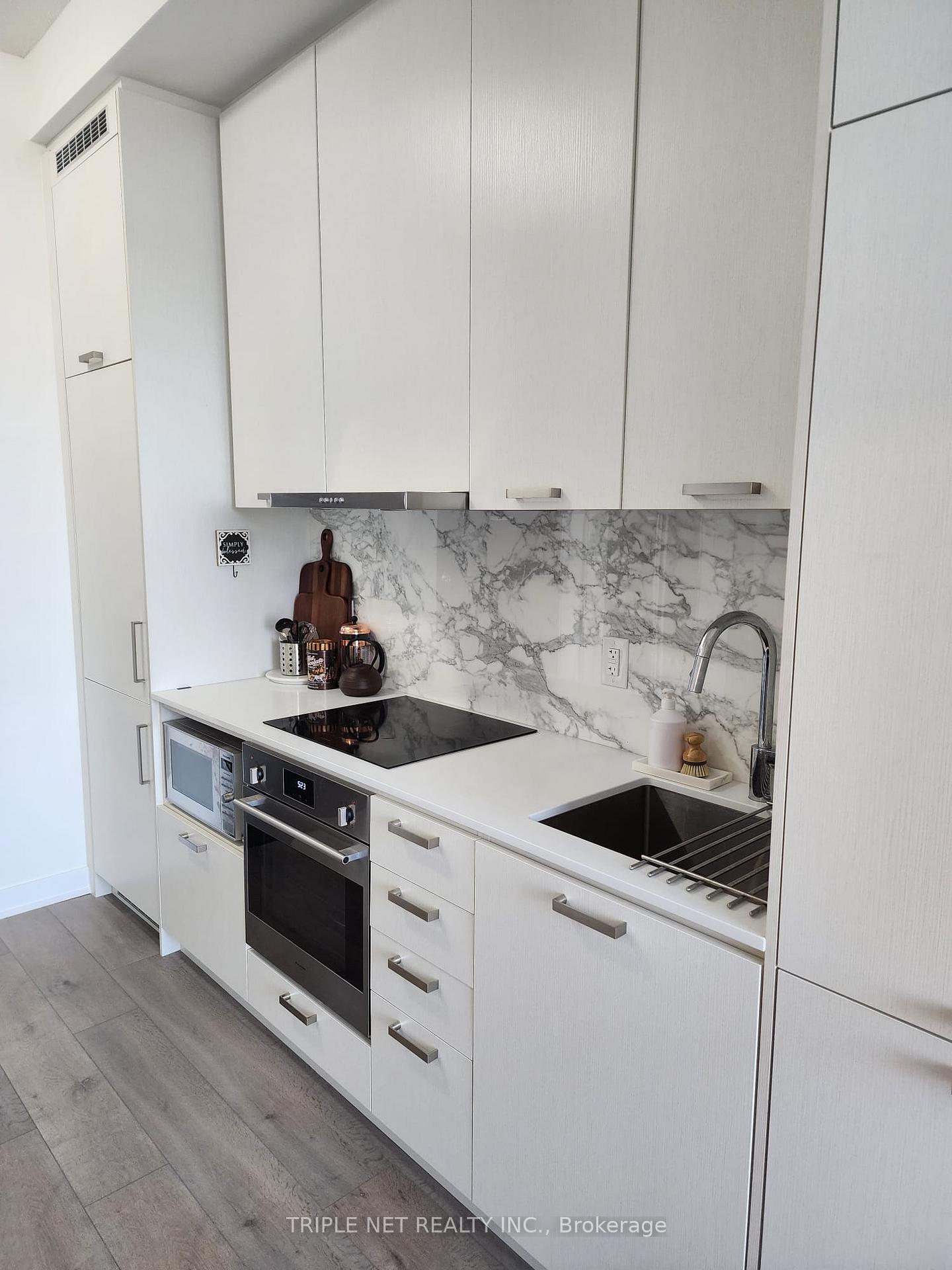 2 Bedrooms Condo at 10 honeycrisp, Vaughan For sale