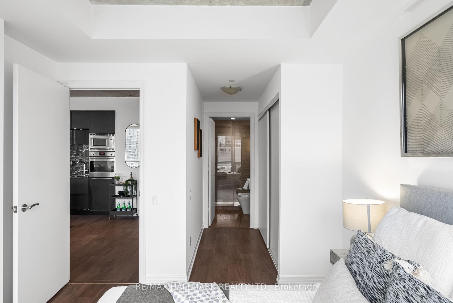 2 Bedrooms Condo at 88 Blue Jays, Toronto For sale