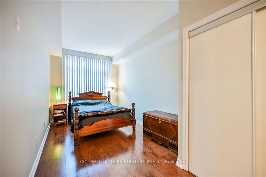 2 Bedrooms Condo at 396 Plains, Burlington For sale
