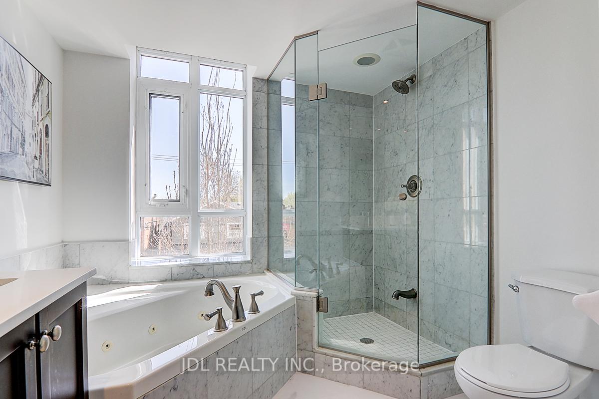 3 Bedrooms Condo at 934 Mount Pleasant,  Toronto For sale