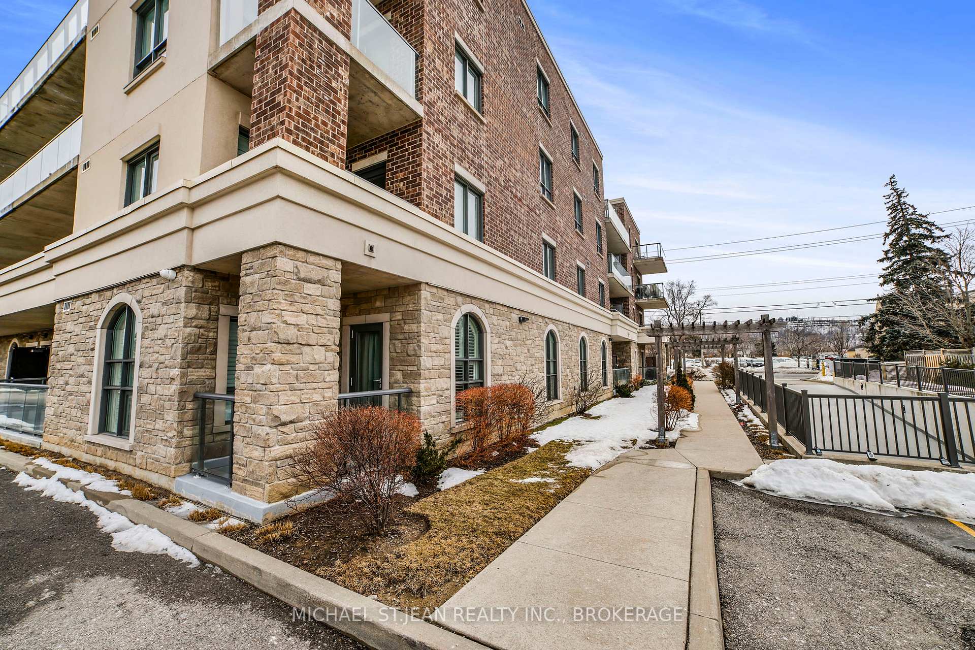 2 Bedrooms Condo at 319 Highway 8,  Hamilton For sale