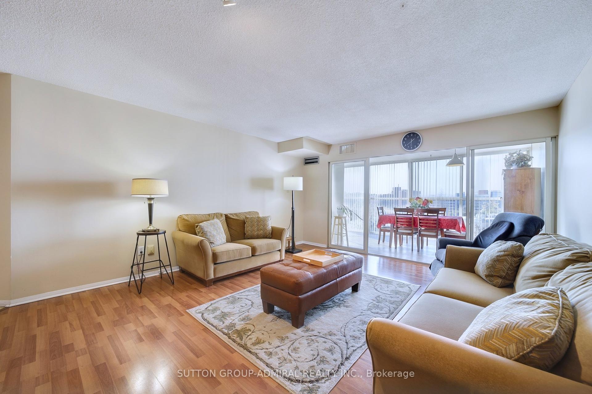 2 Bedrooms Condo at 2091 Hurontario, Mississauga For sale