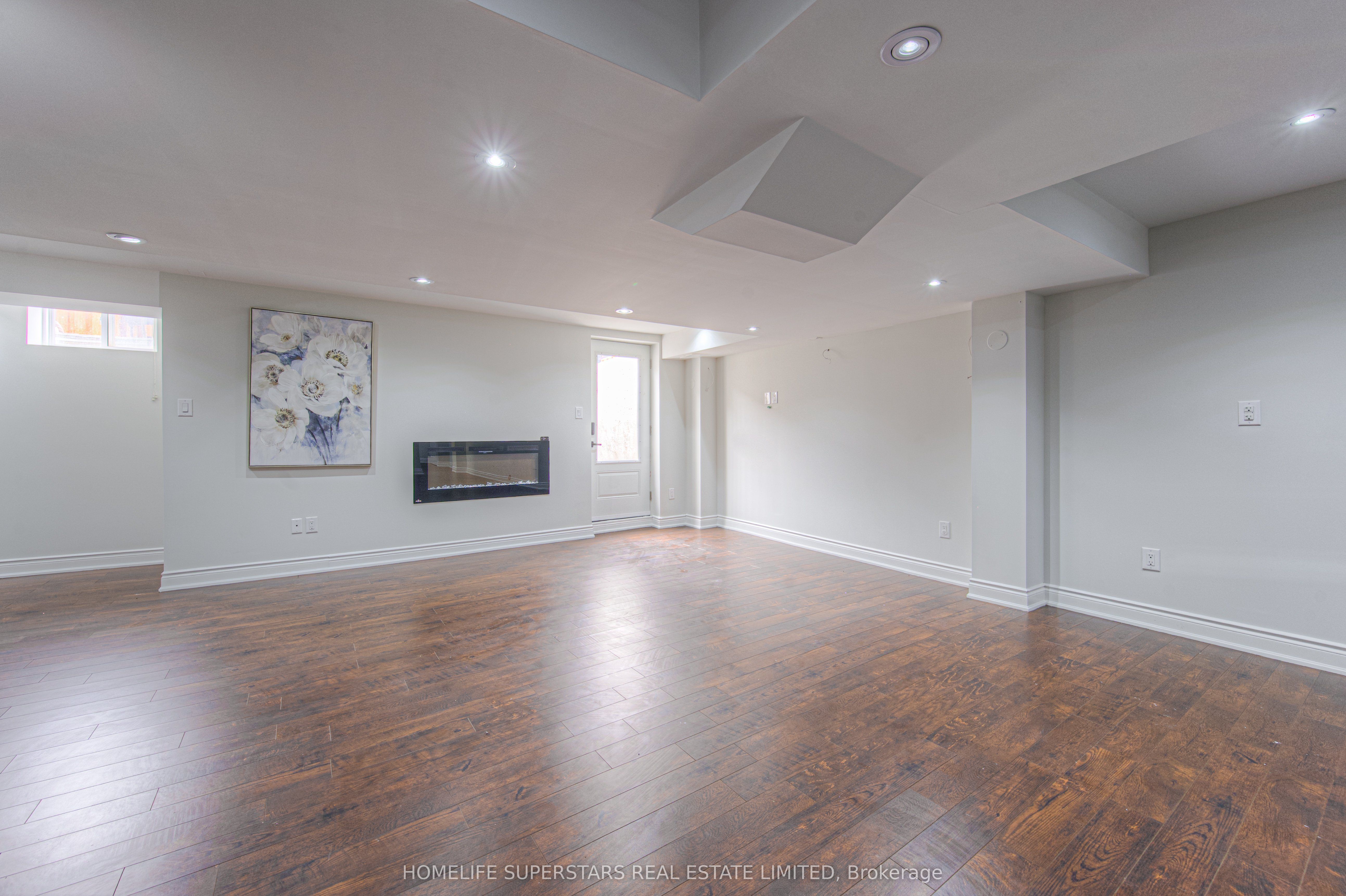 5676 Fantasia Manor