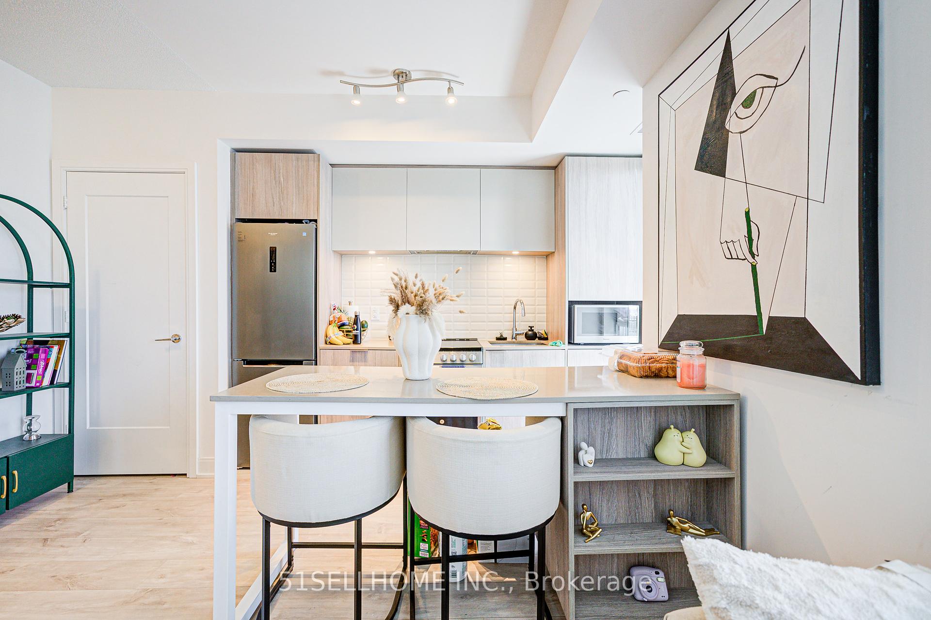 2 Bedrooms Condo at 70 Annie Craig, Toronto For sale