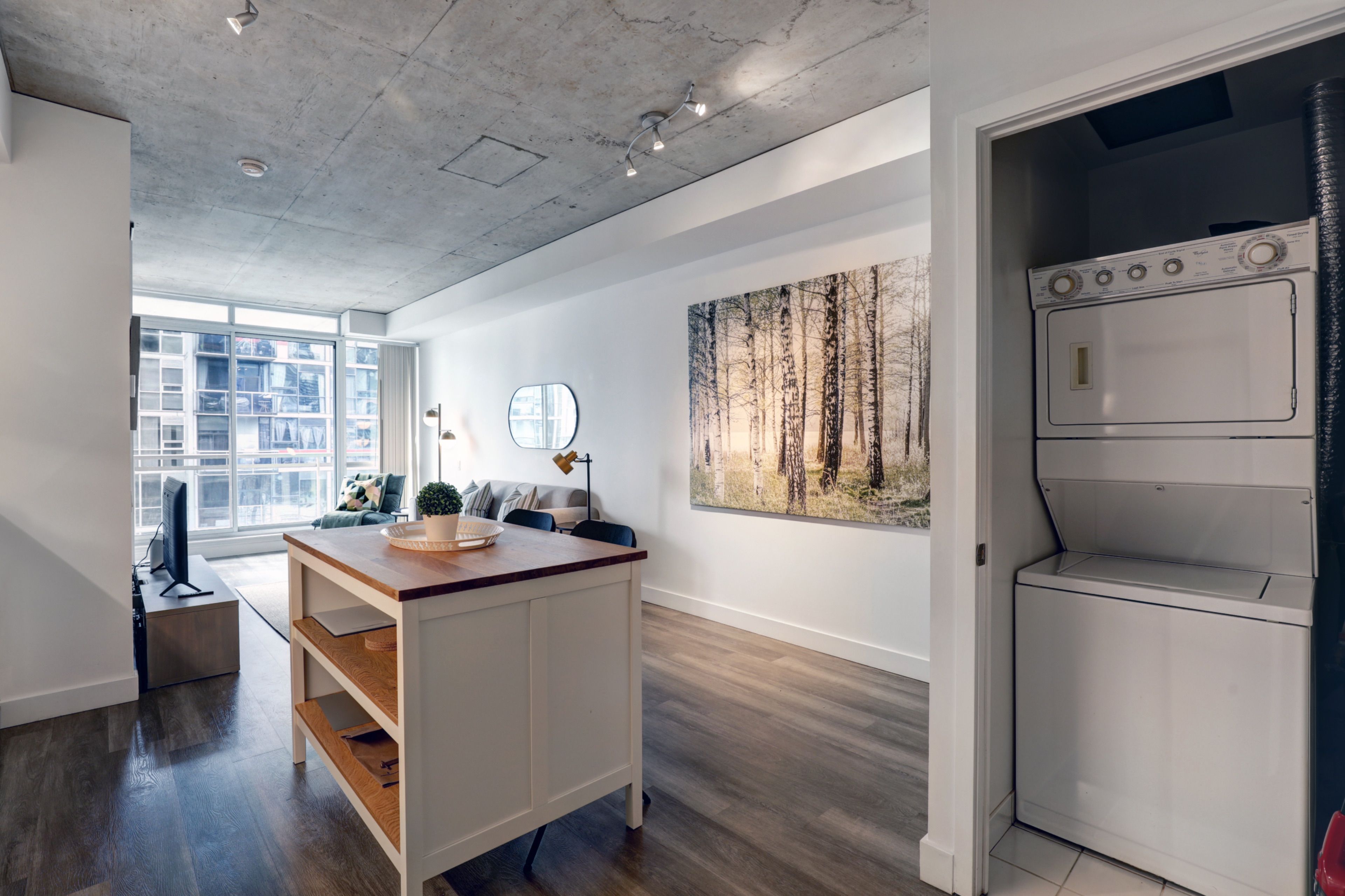 38 Niagara Street 709