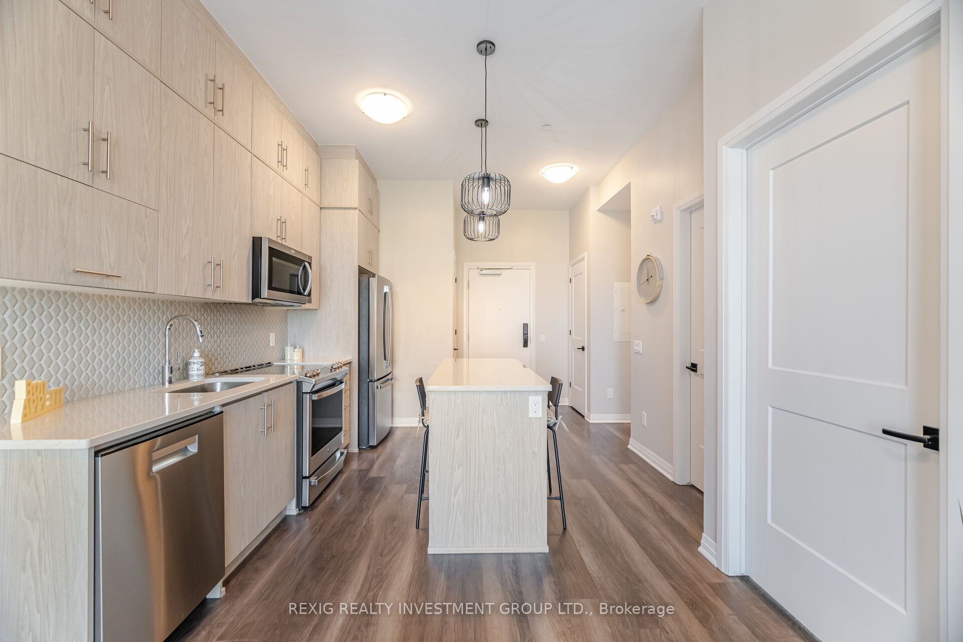 95 DUNDAS Street W, #613