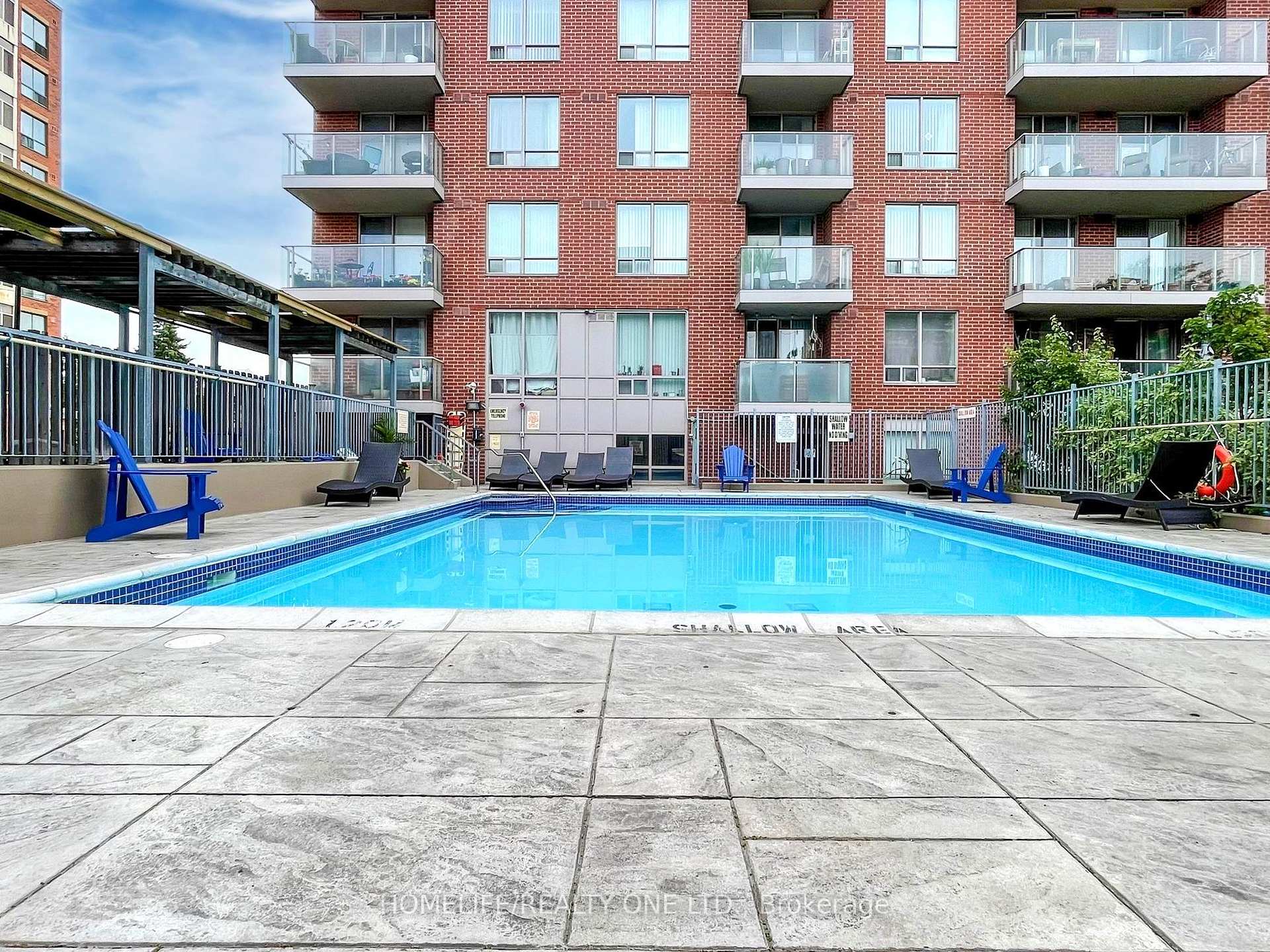 3 Bedrooms Condo at 21 Ruttan, Toronto For sale