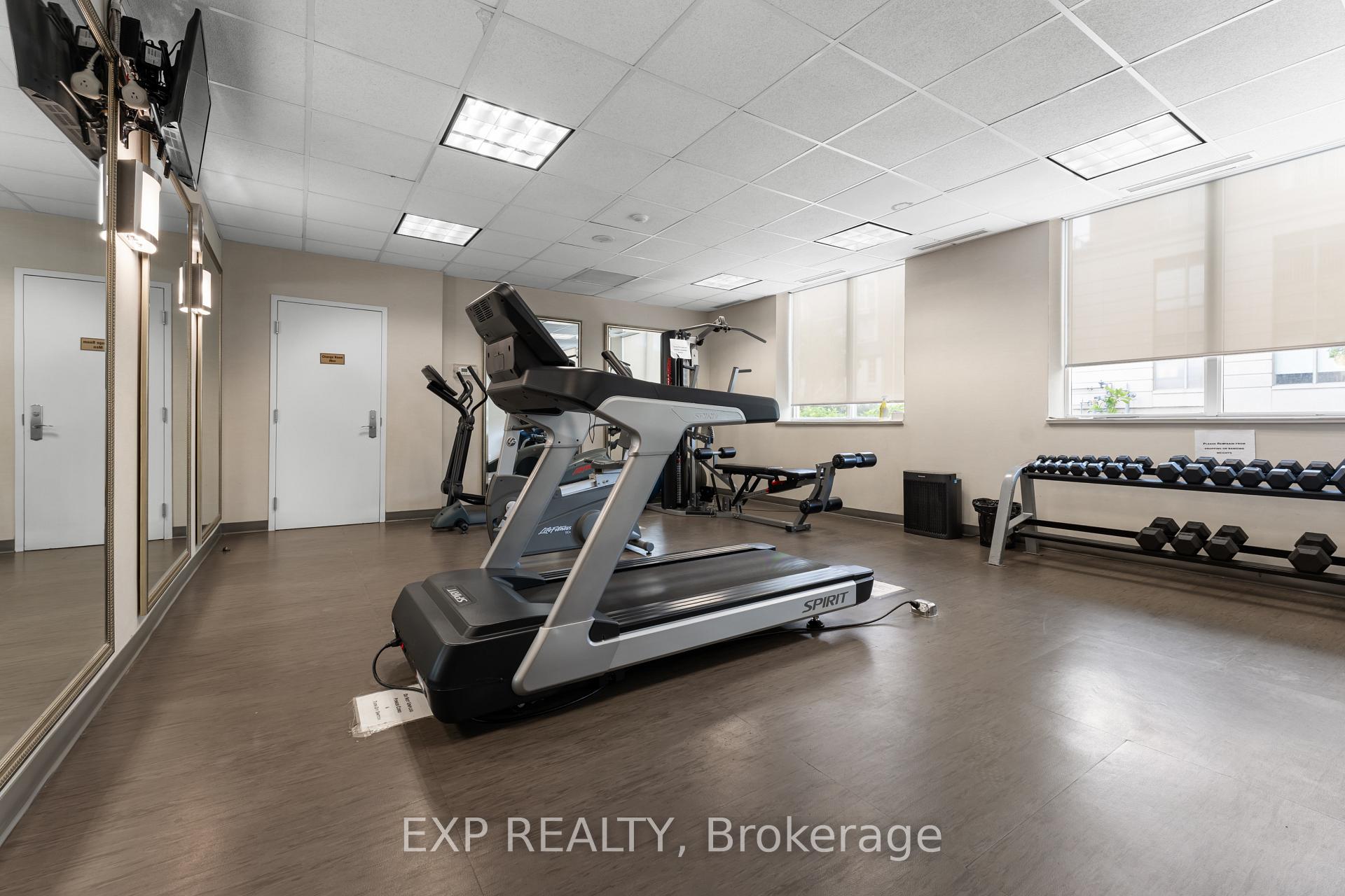 3 Bedrooms Condo at 2 Clairtrell, Toronto For sale