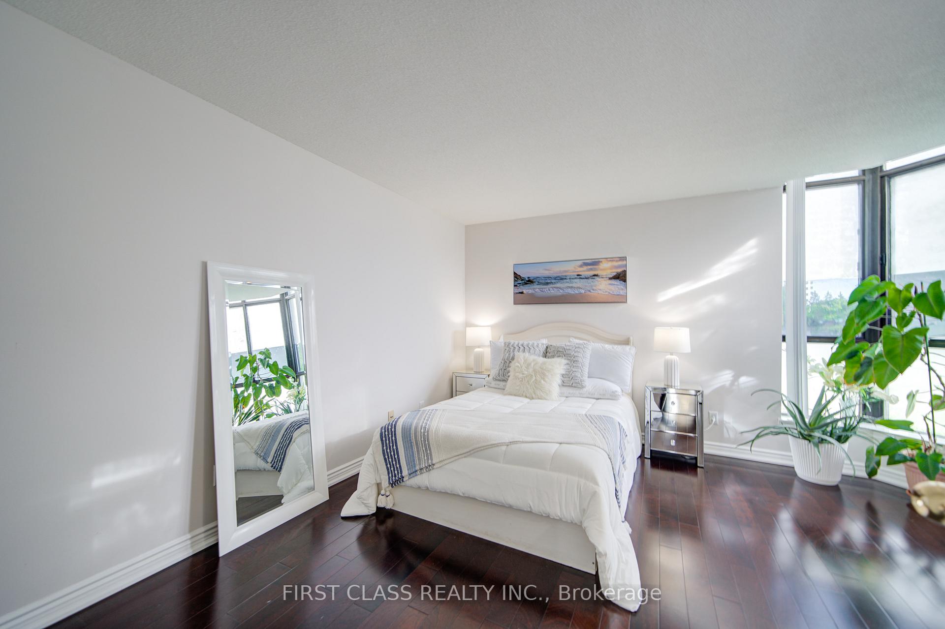 3 Bedrooms Condo at 25 Bamburgh, Toronto For sale