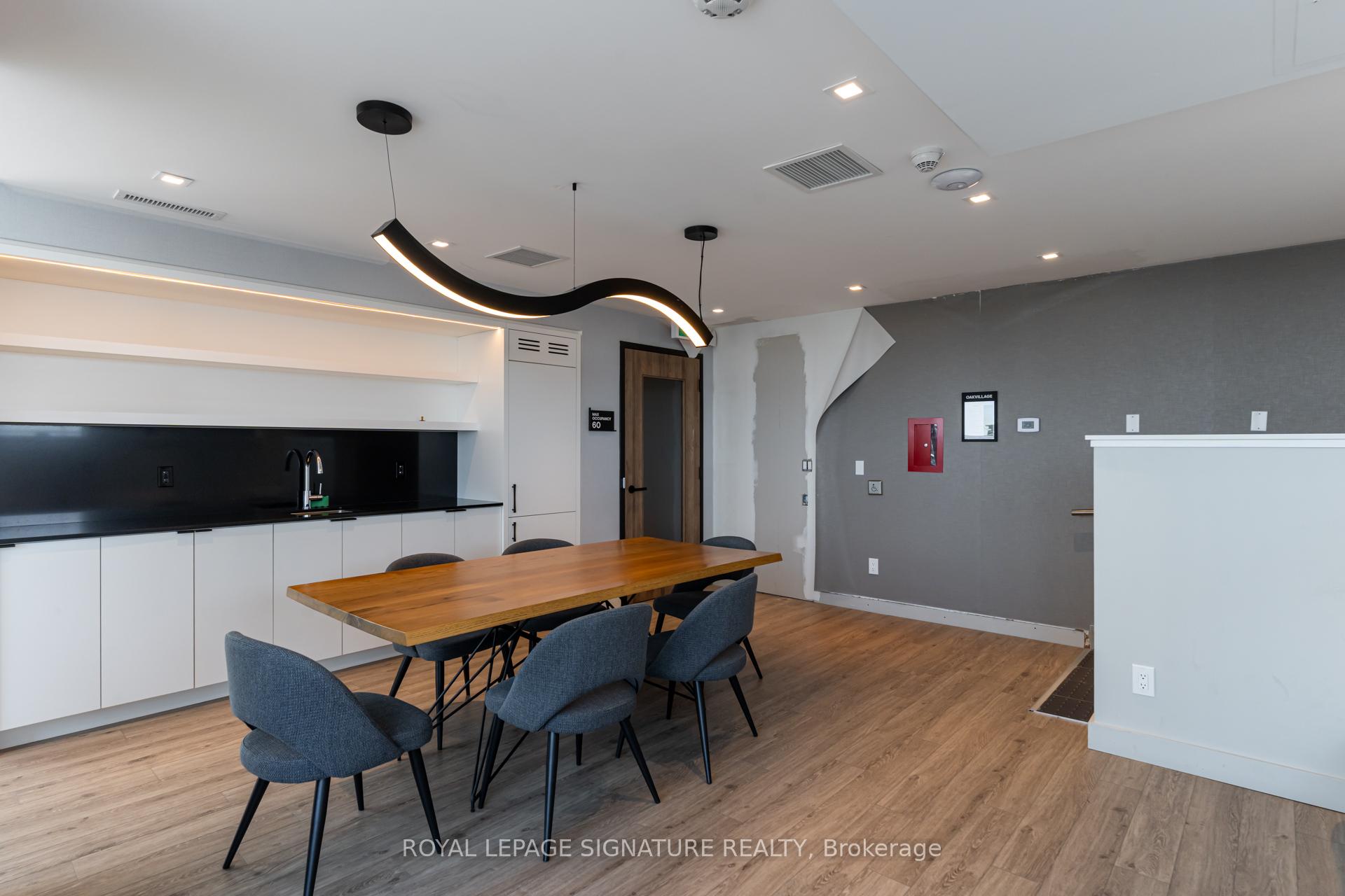 2 Bedrooms Condo at 335 Wheat Boom, Oakville For sale