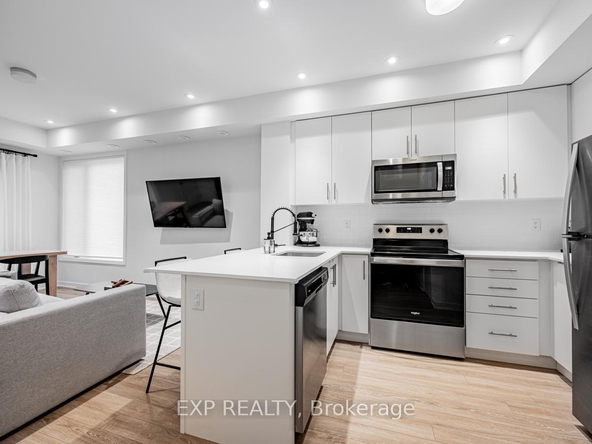 2 Bedrooms Condo at 3409 Ridgeway,  Mississauga For sale