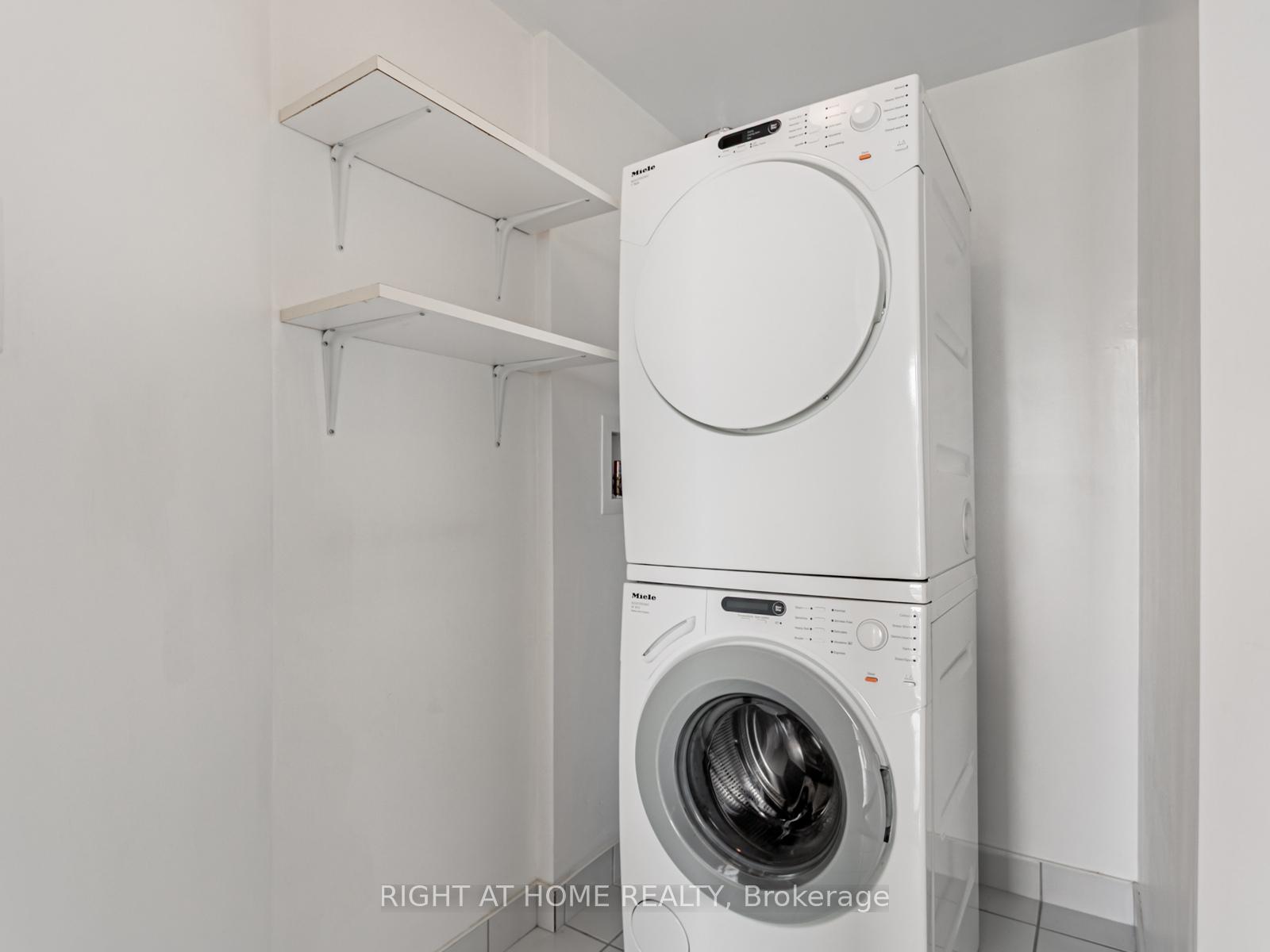 2 Bedrooms Condo at 736 Spadina, Toronto For sale