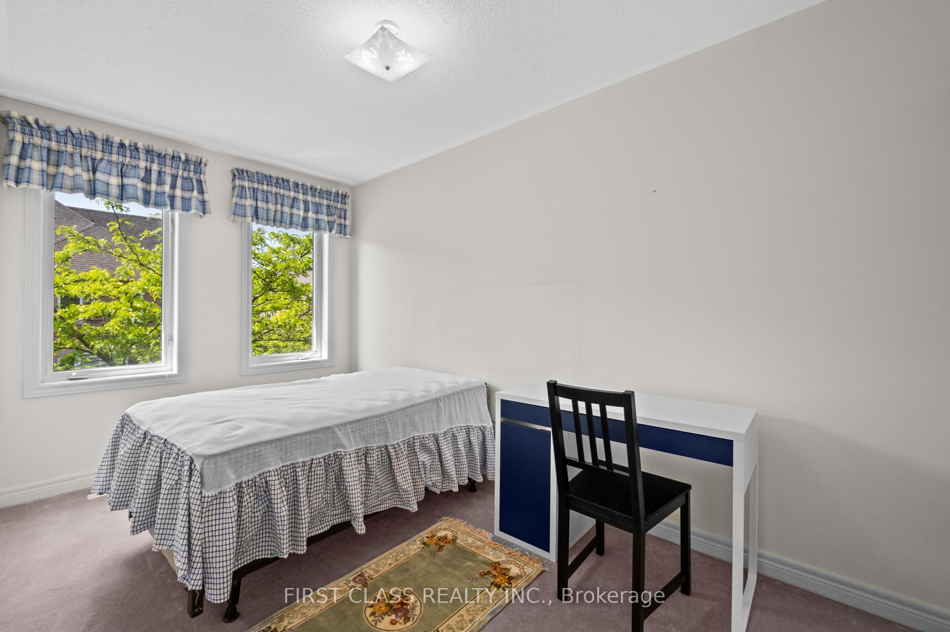 4 Bedrooms Condo at 10A Leaside Park, Toronto For sale