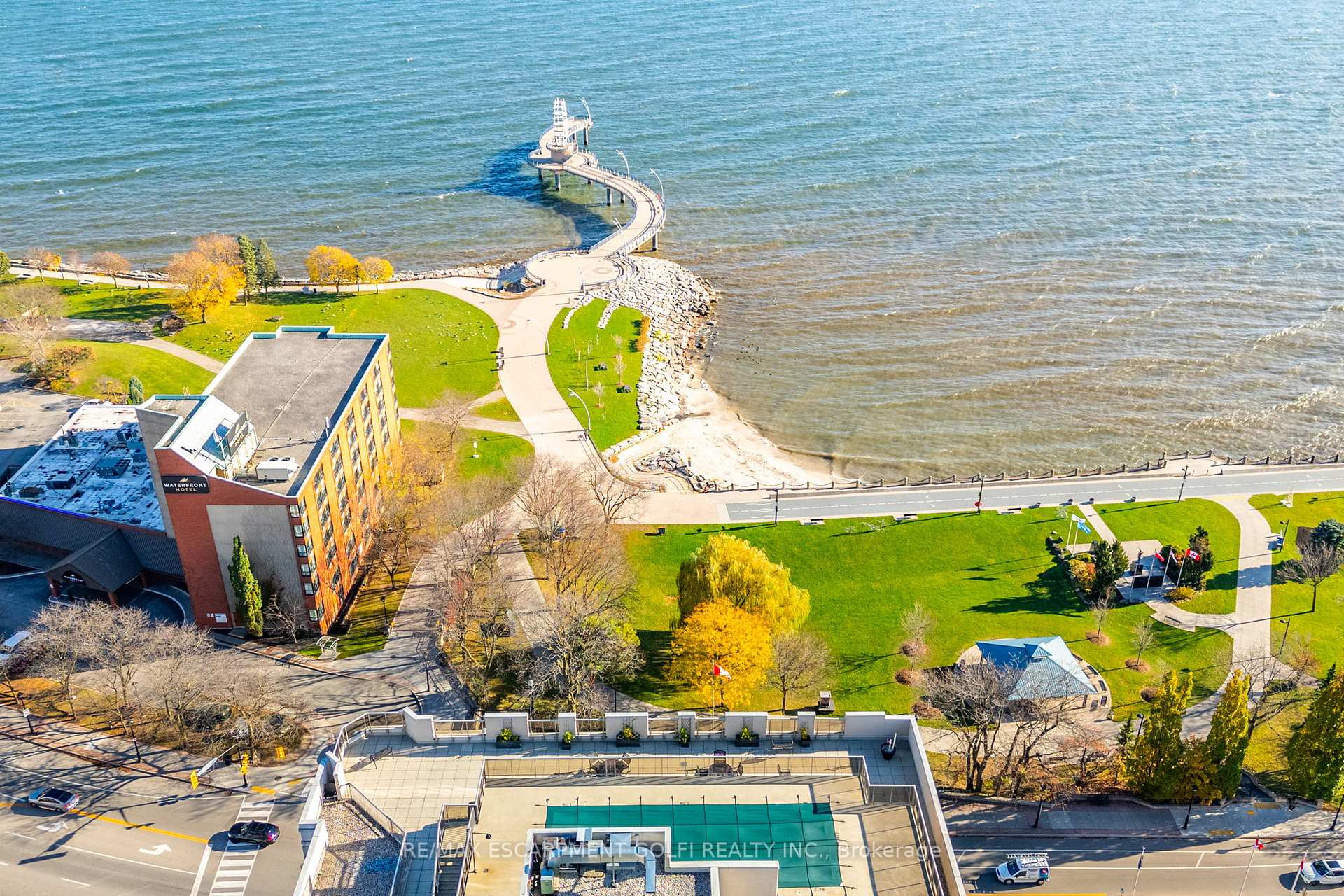 2 Bedrooms Condo at 1477 Lakeshore, Burlington For sale