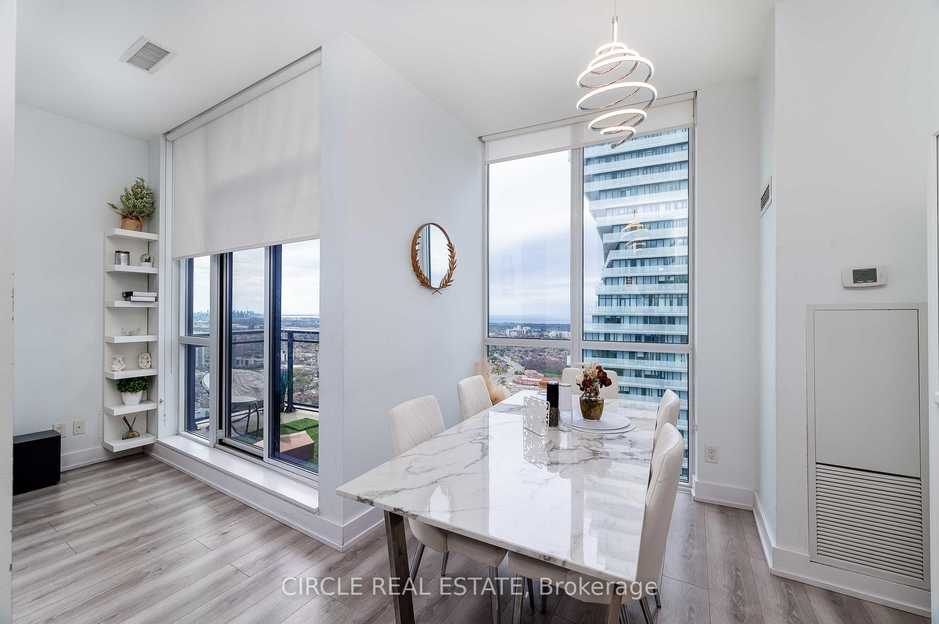 4 Bedrooms Condo at 4011 Brickstone Mews, Mississauga For sale