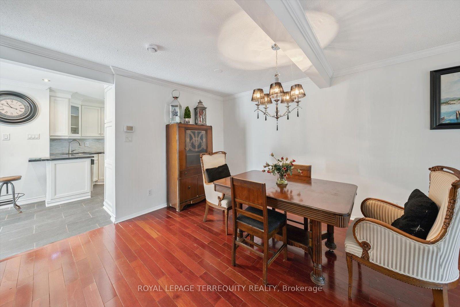 4 Bedrooms Condo at 1825 Hyde Mill, Mississauga For sale